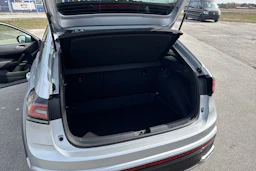 harmaa Volkswagen Taigo 2026 kuva 12.