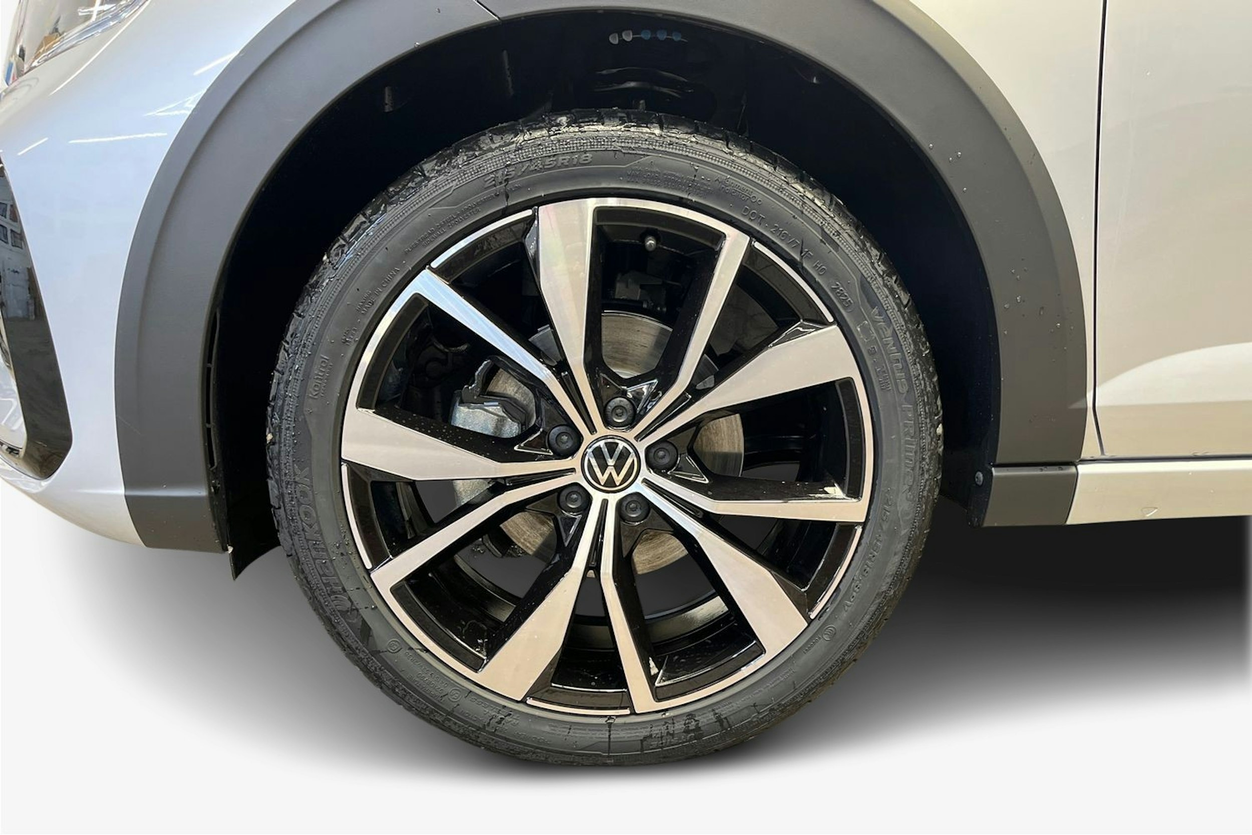 harmaa Volkswagen Taigo 2026 kuva 9.