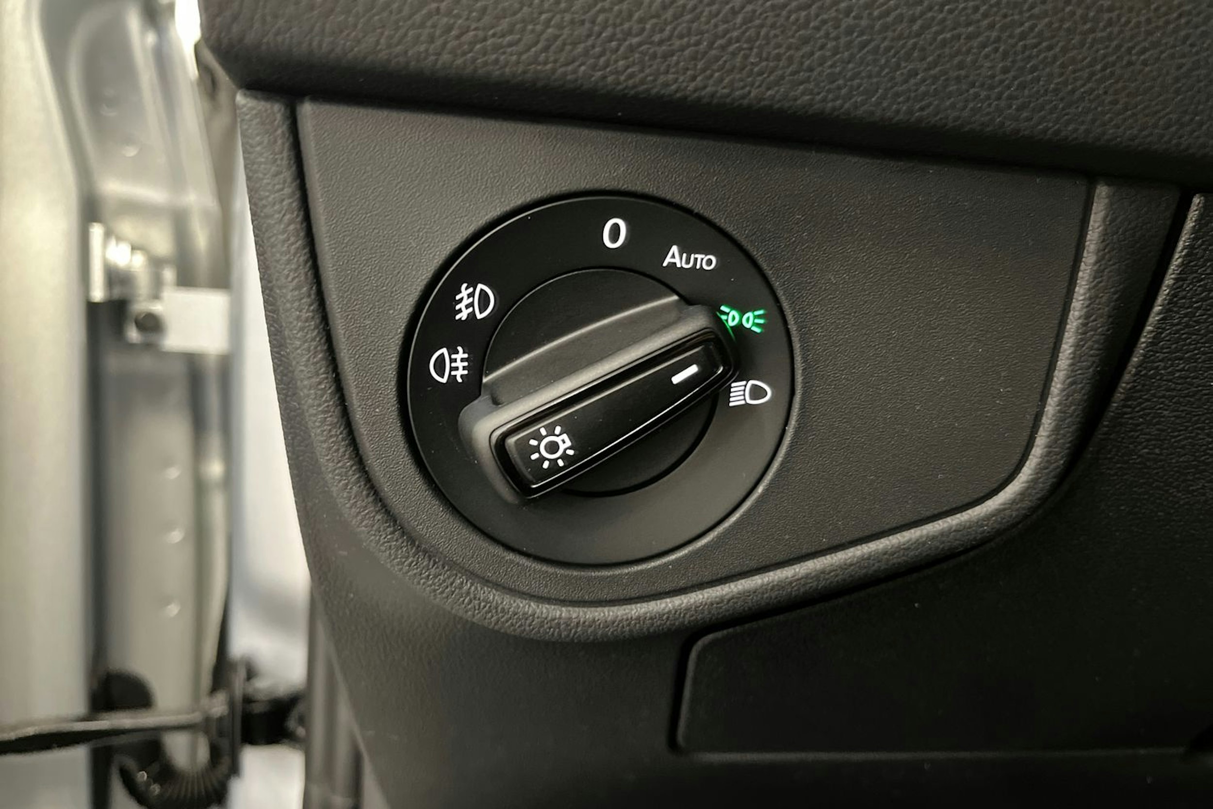 harmaa Volkswagen Taigo 2026 kuva 14.