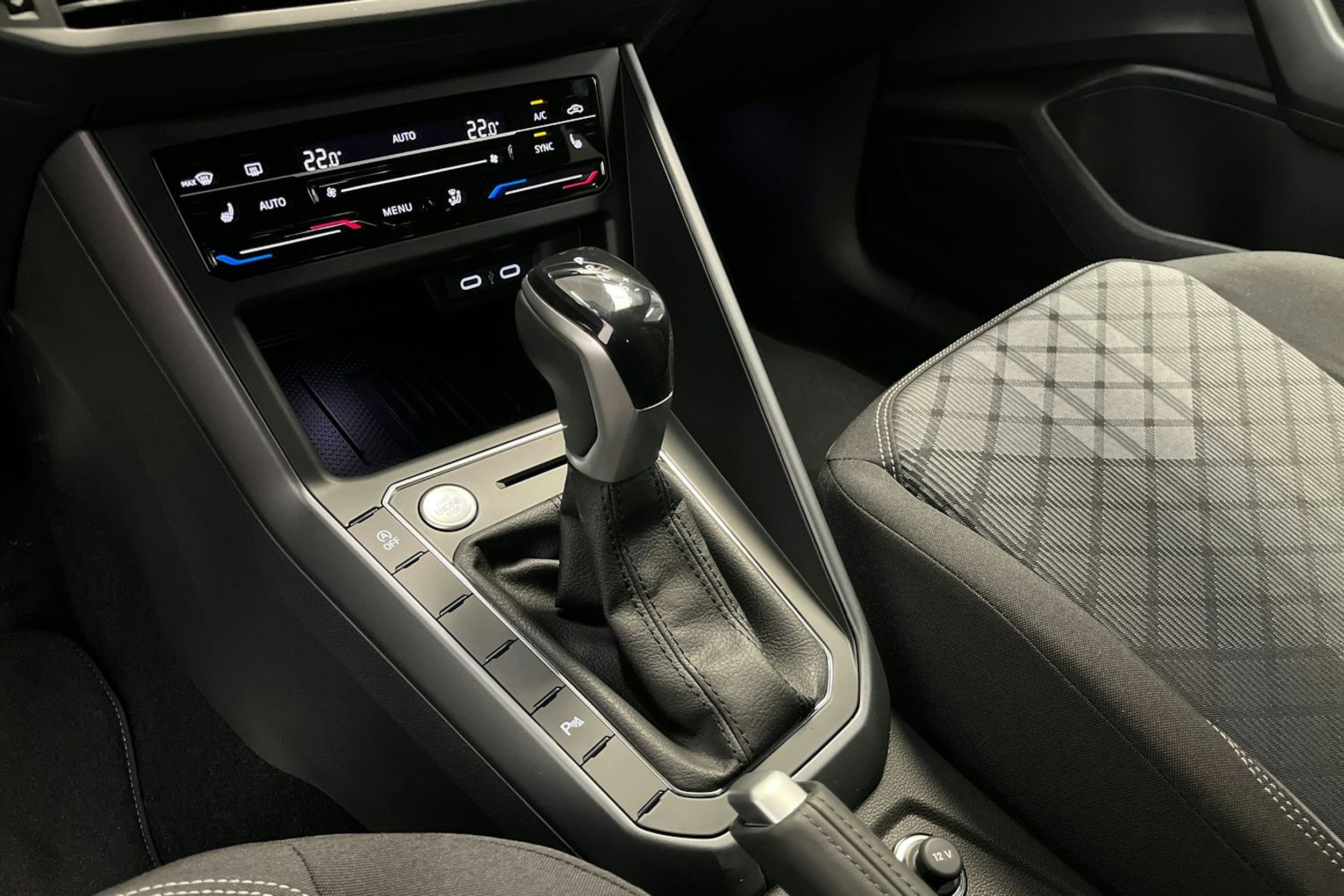 harmaa Volkswagen Taigo 2026 kuva 15.