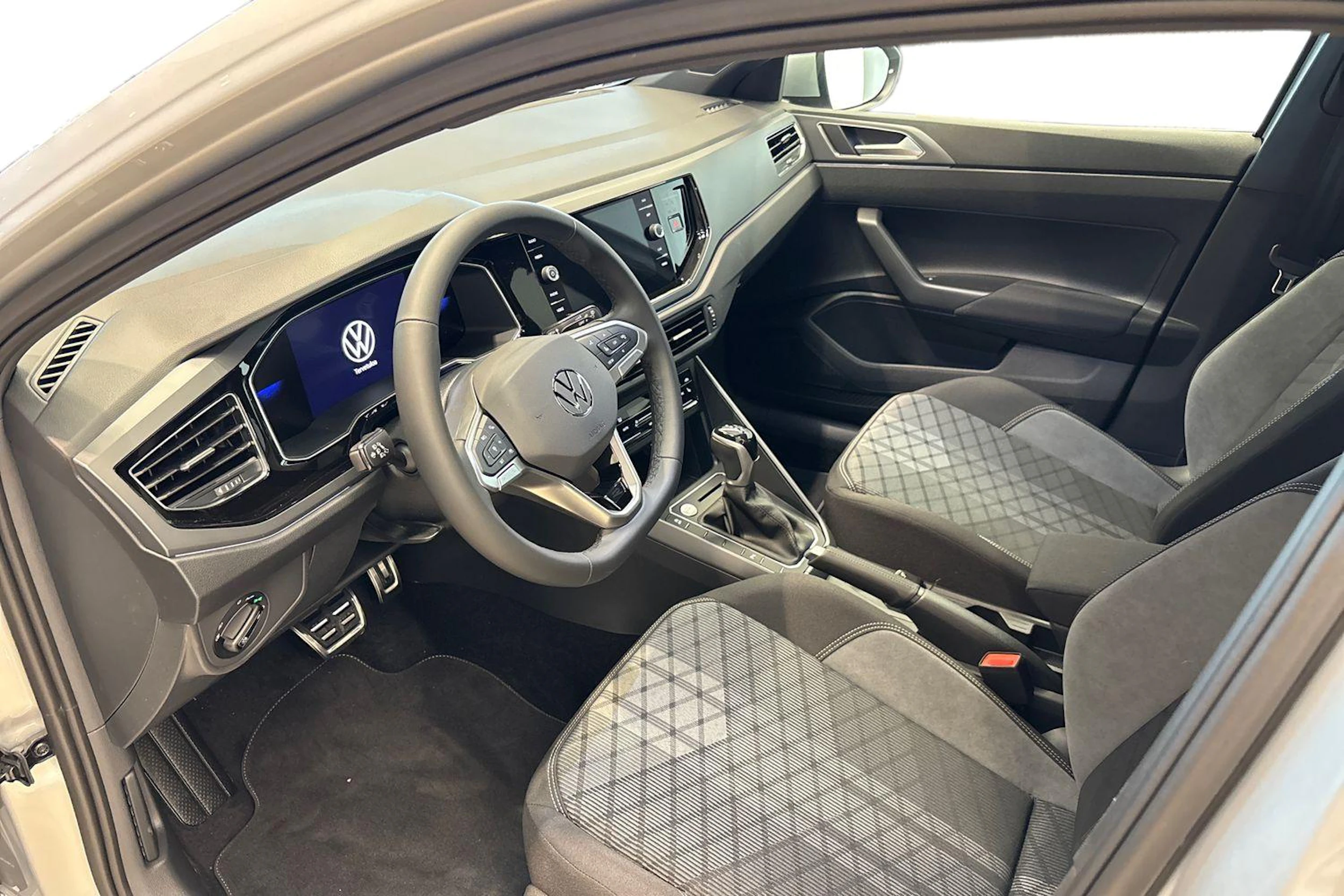 harmaa Volkswagen Taigo 2026 kuva 6.