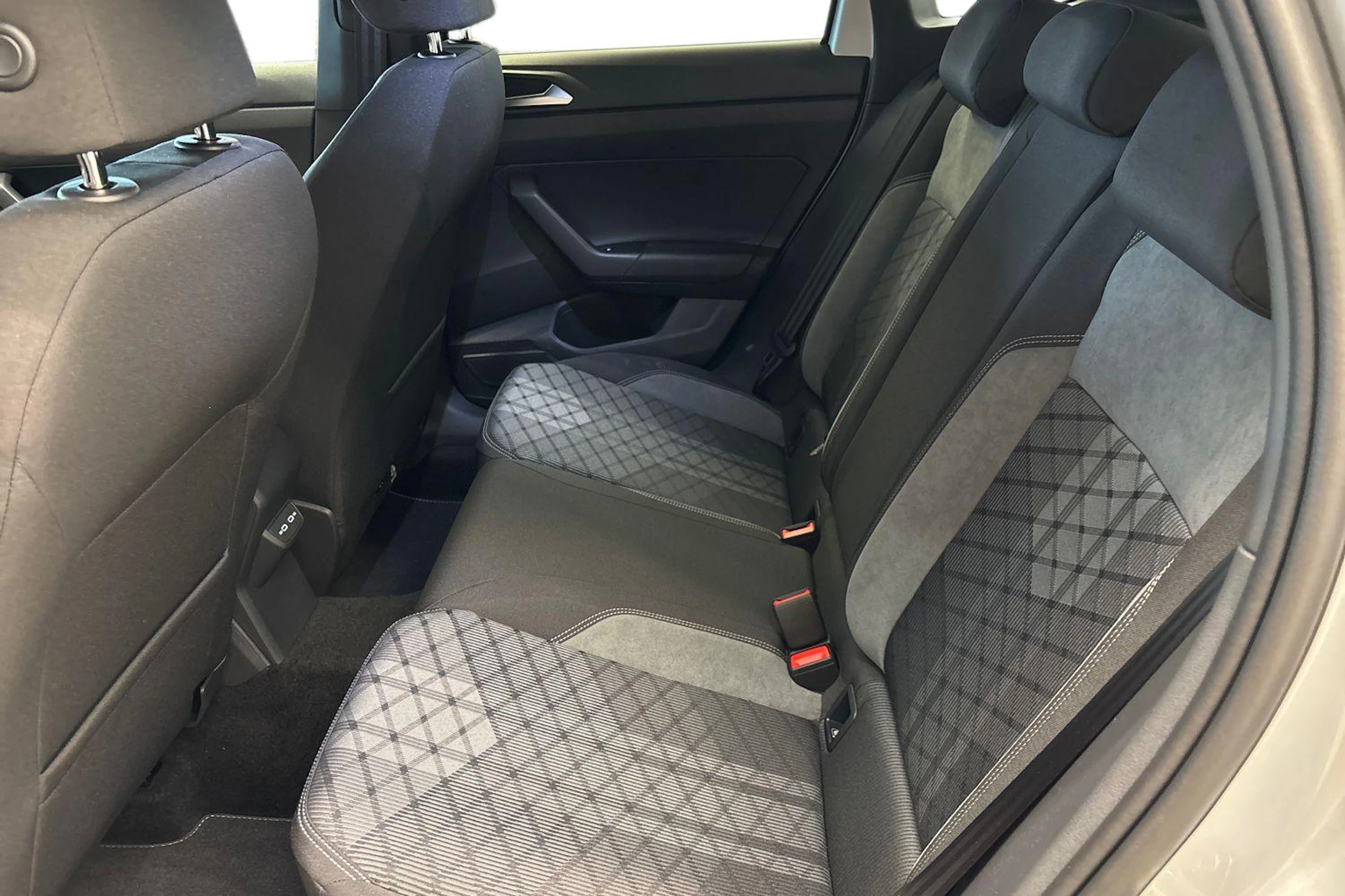 harmaa Volkswagen Taigo 2026 kuva 8.