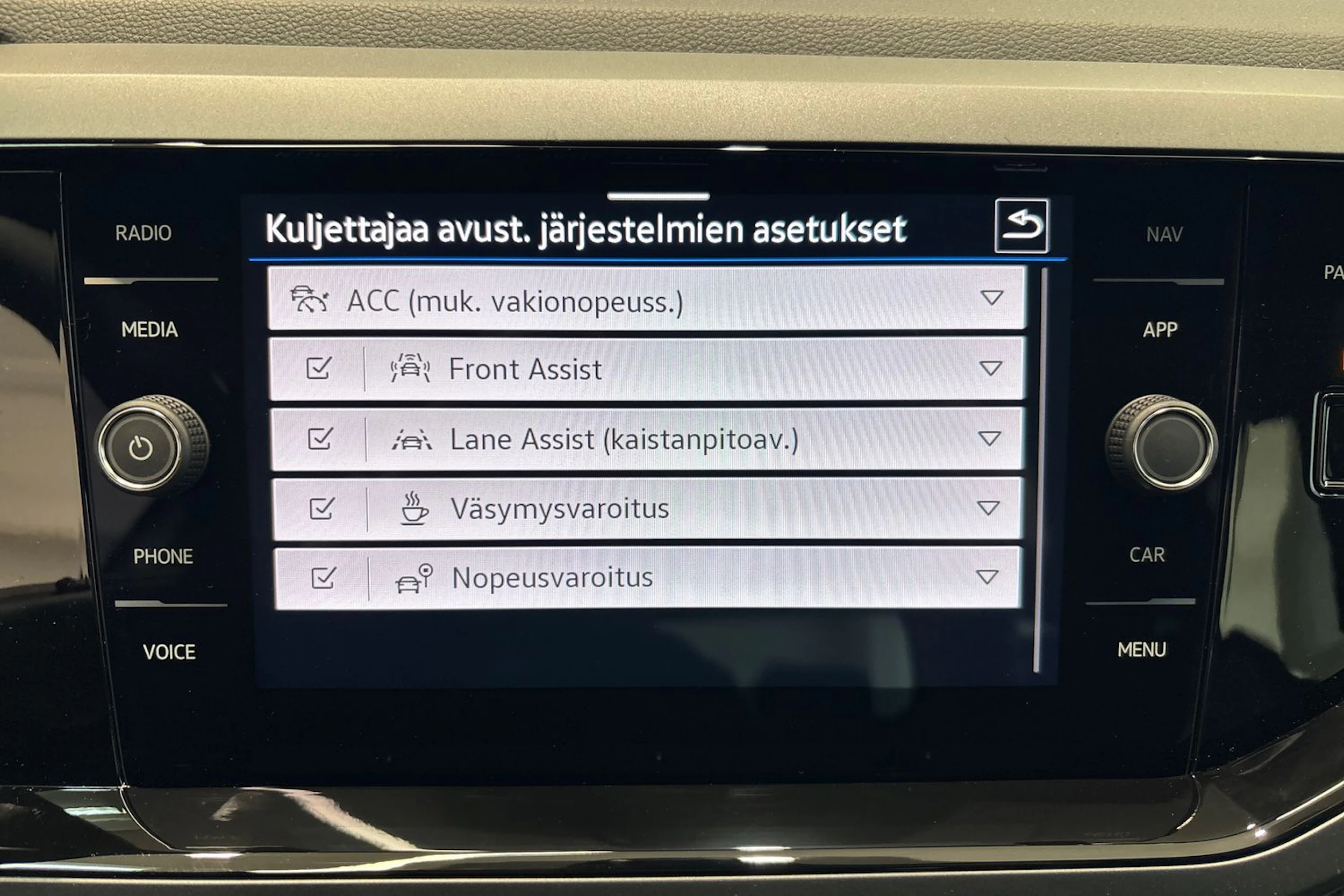 harmaa Volkswagen Taigo 2026 kuva 14.