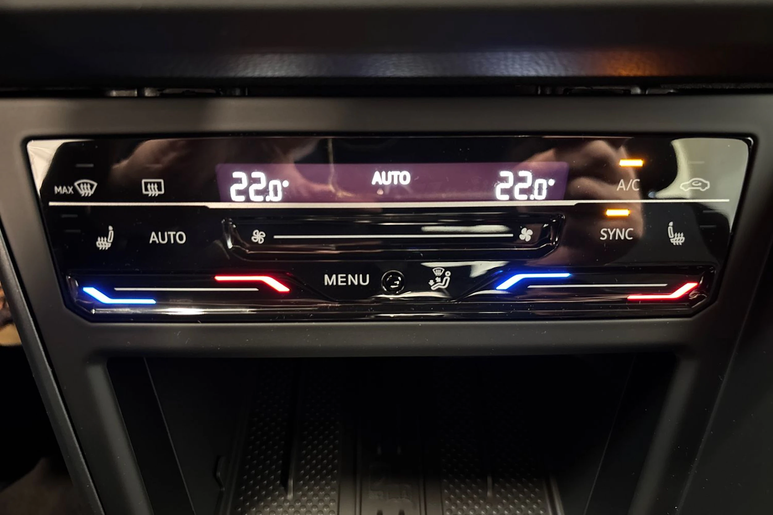 harmaa Volkswagen Taigo 2026 kuva 17.