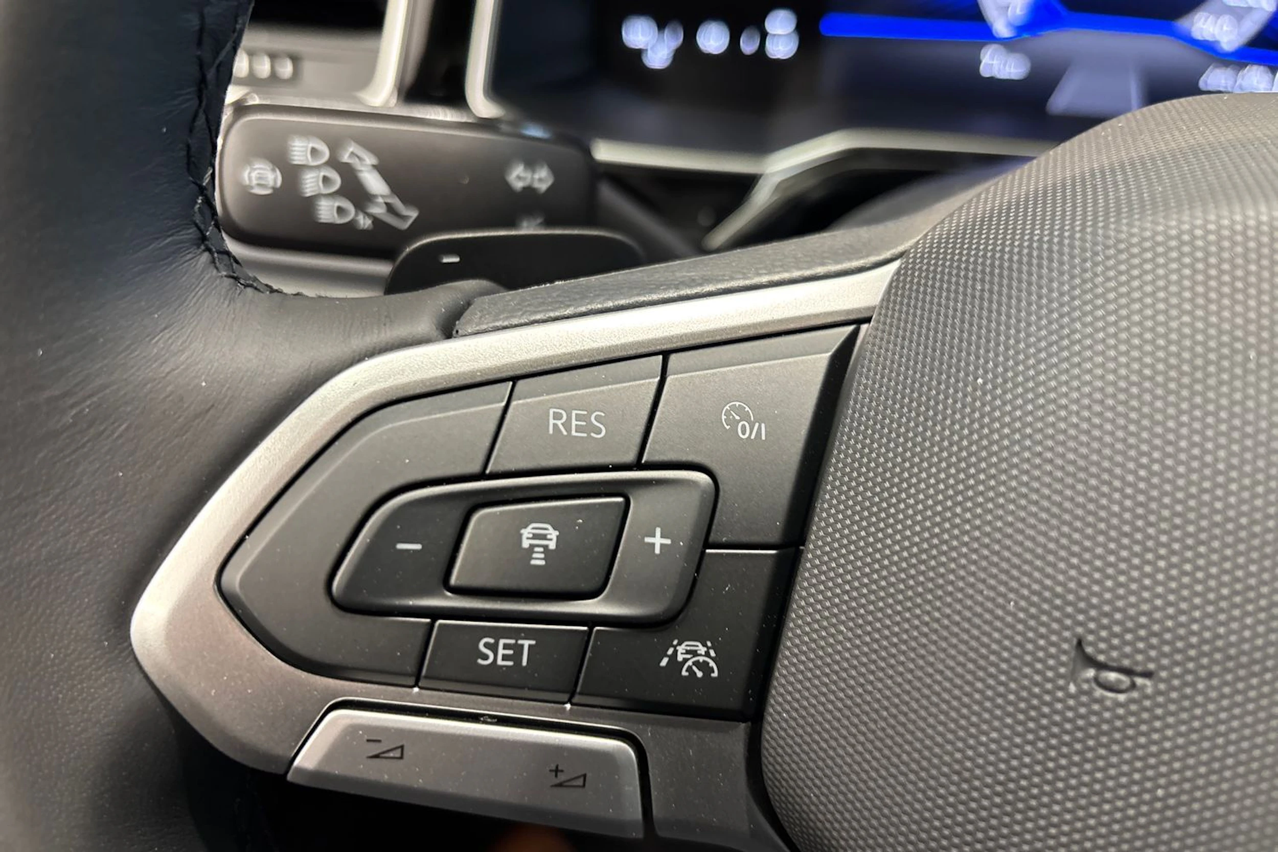 harmaa Volkswagen Taigo 2026 kuva 19.