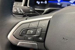 harmaa Volkswagen Taigo 2026 kuva 19.