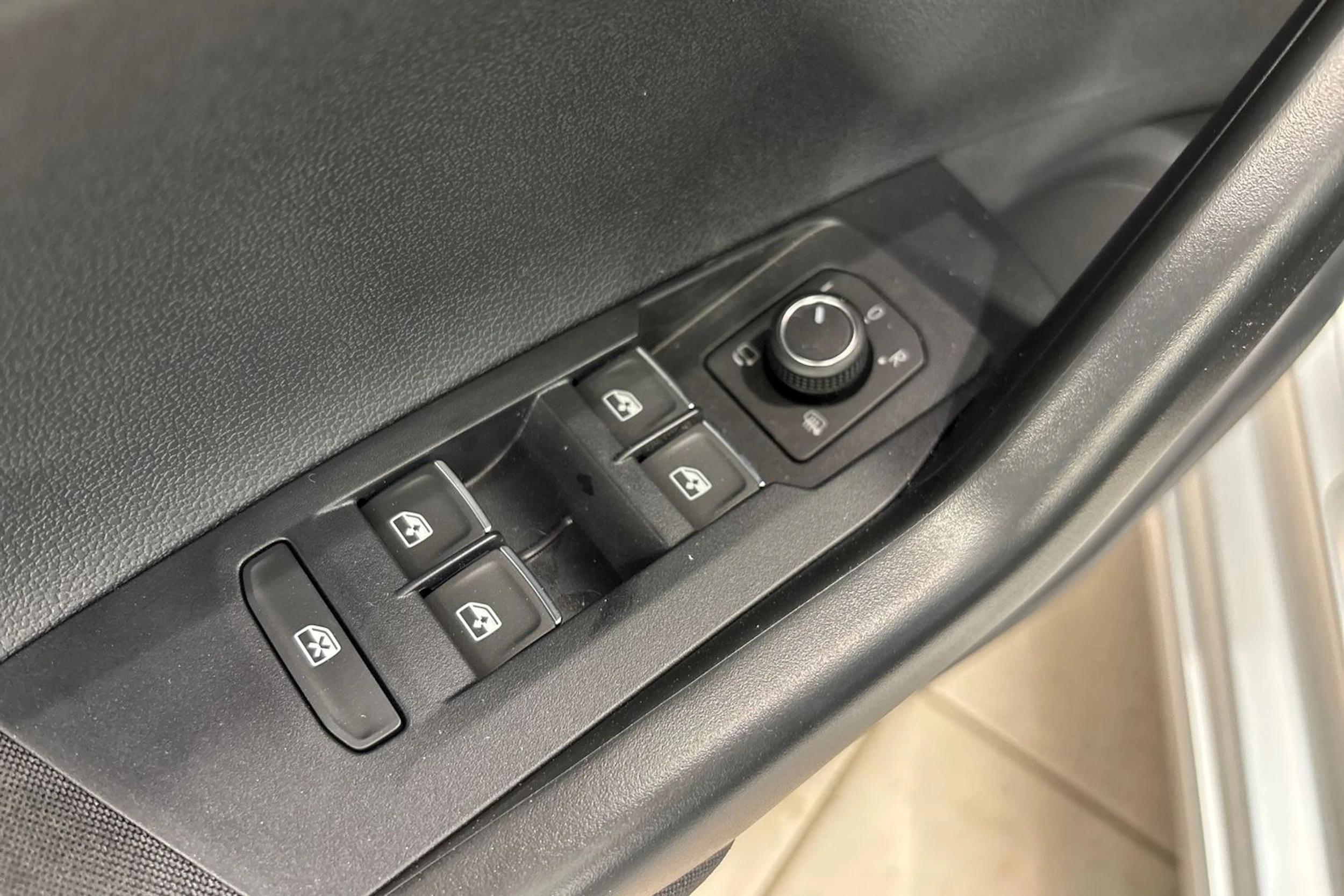 harmaa Volkswagen Taigo 2026 kuva 21.