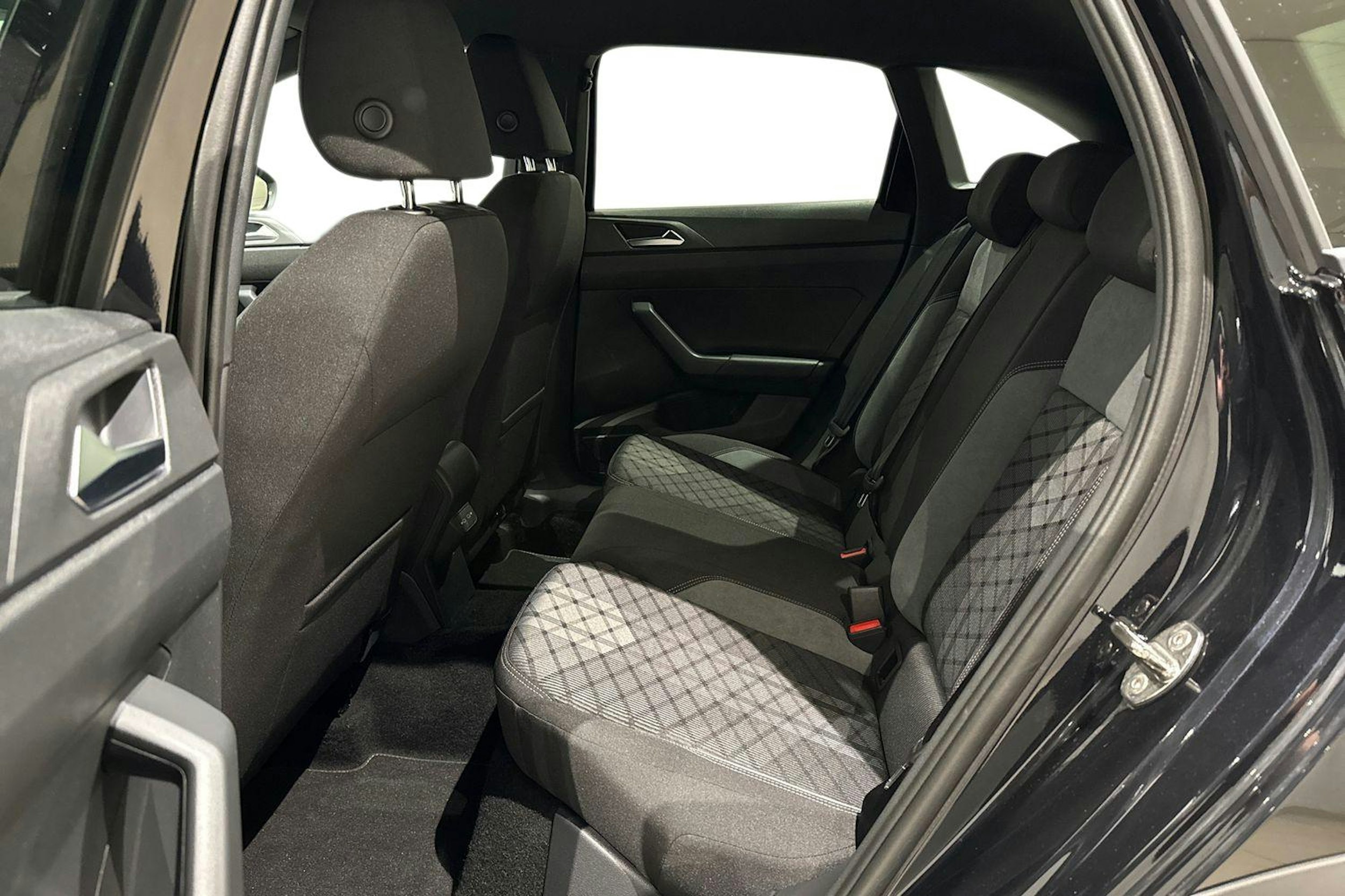 musta Volkswagen Taigo 2026 kuva 8.