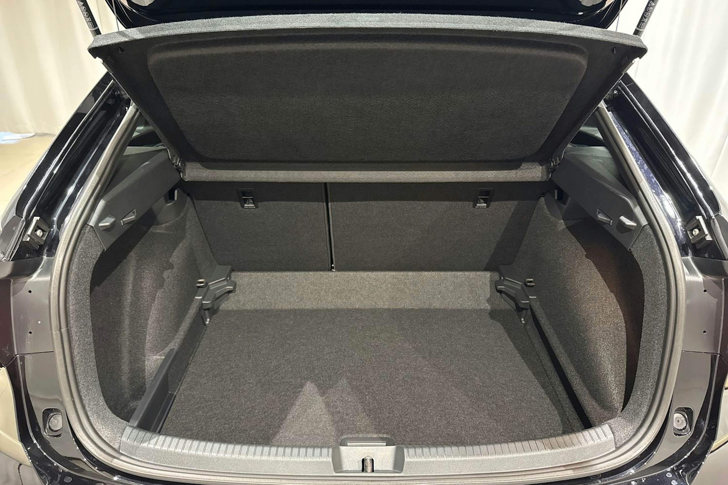 musta Volkswagen Taigo 2026 kuva 11.