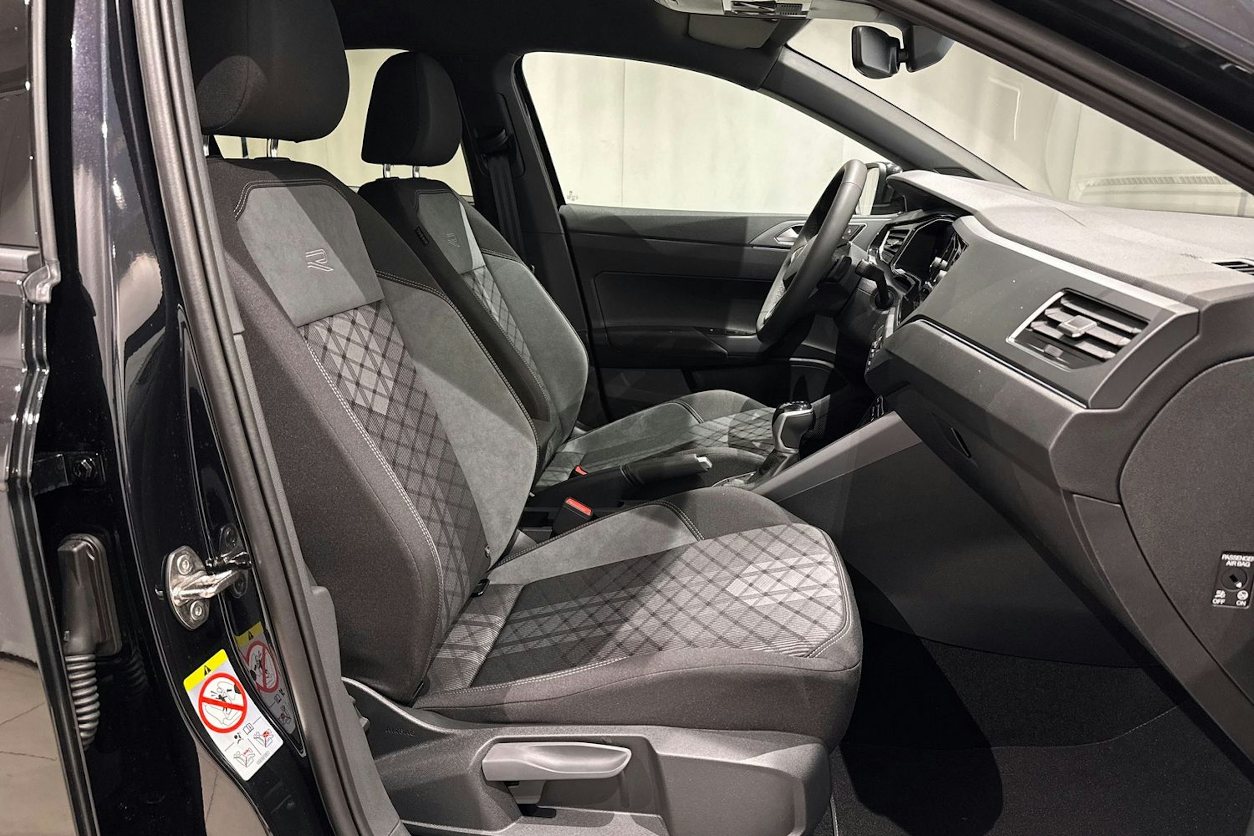 musta Volkswagen Taigo 2026 kuva 13.