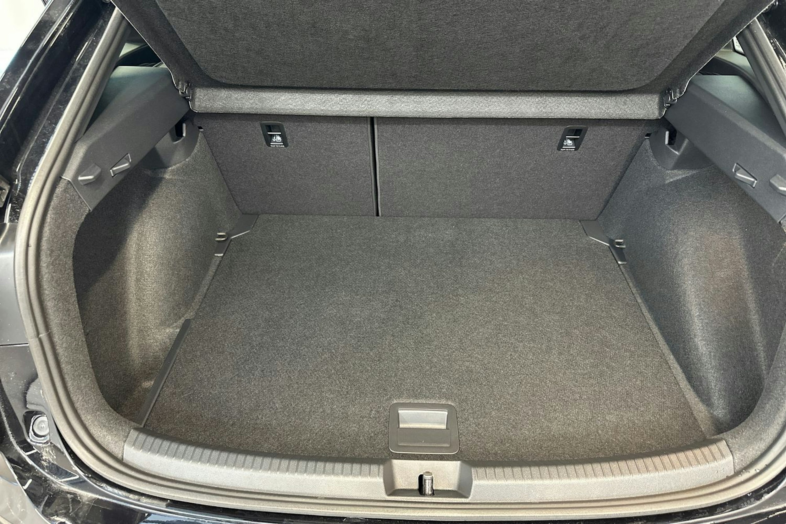 musta Volkswagen Taigo 2026 kuva 17.