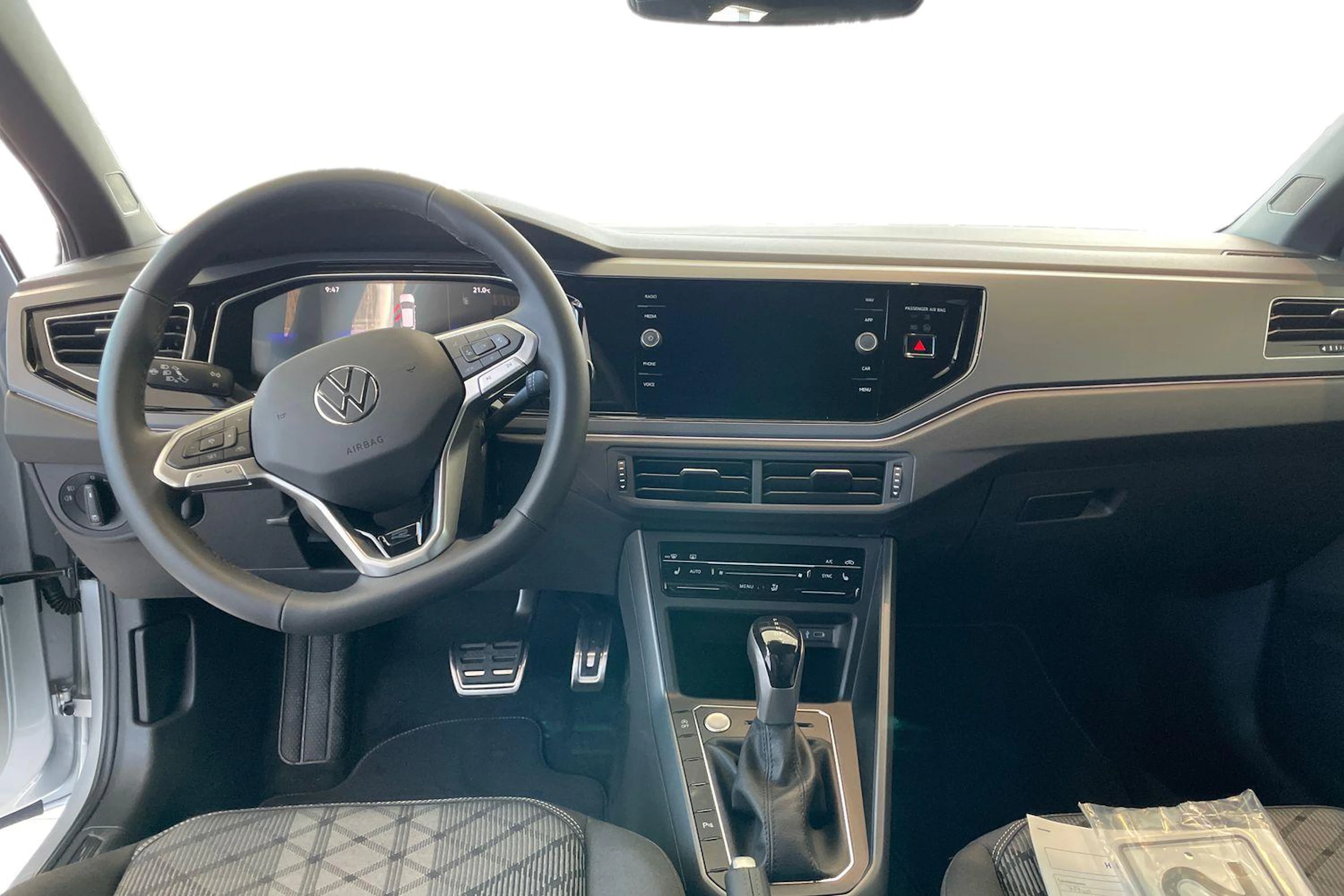 harmaa Volkswagen Taigo 2026 kuva 7.