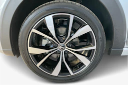 harmaa Volkswagen Taigo 2026 kuva 9.