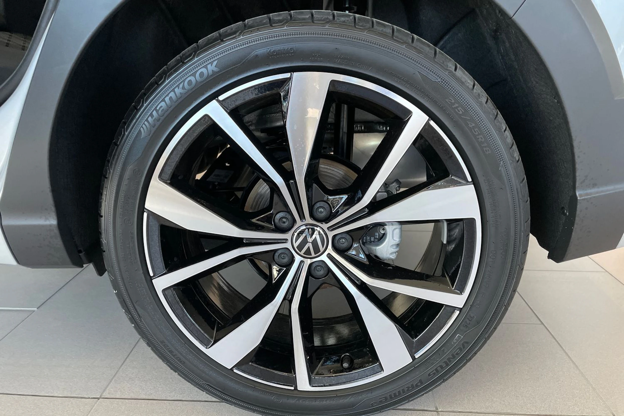 harmaa Volkswagen Taigo 2026 kuva 10.