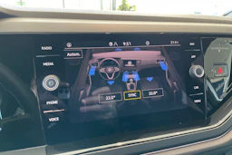 harmaa Volkswagen Taigo 2026 kuva 15.