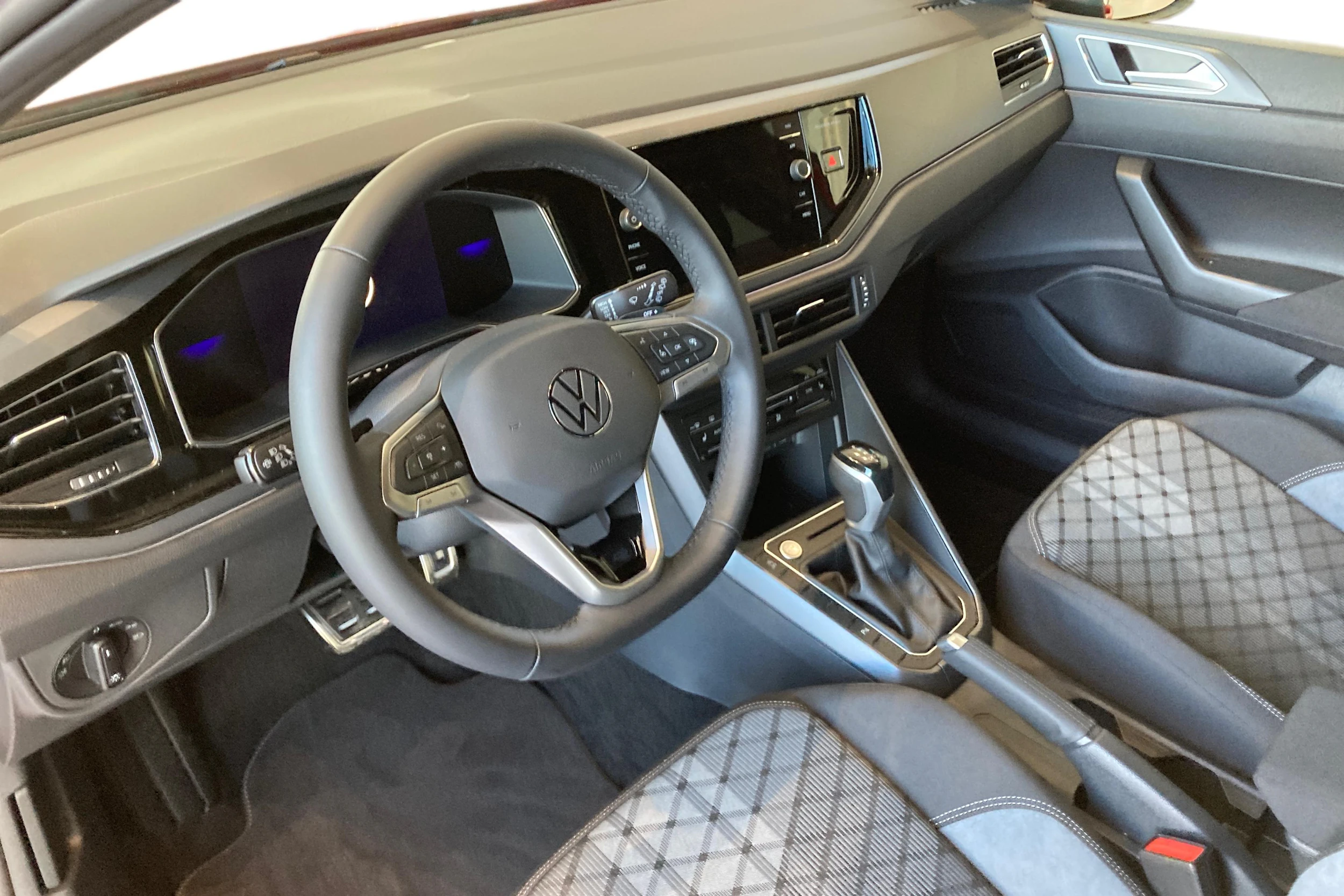 punainen Volkswagen Taigo 2026 kuva 6.