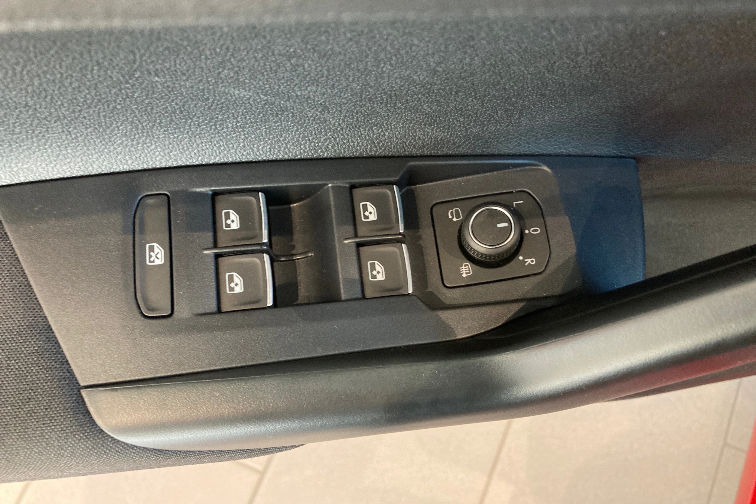 punainen Volkswagen Taigo 2026 kuva 12.