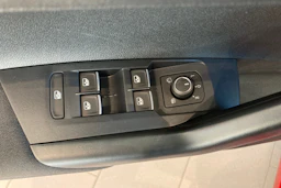 punainen Volkswagen Taigo 2026 kuva 12.