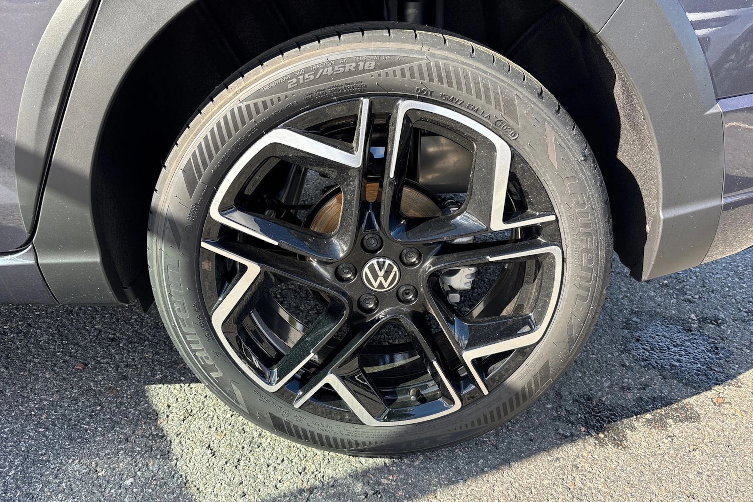 harmaa Volkswagen Taigo 2026 kuva 10.