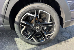 harmaa Volkswagen Taigo 2026 kuva 10.