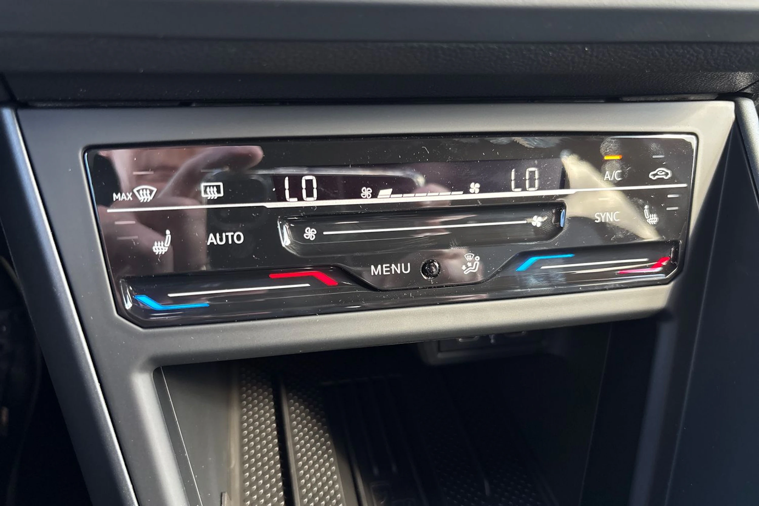 harmaa Volkswagen Taigo 2026 kuva 18.