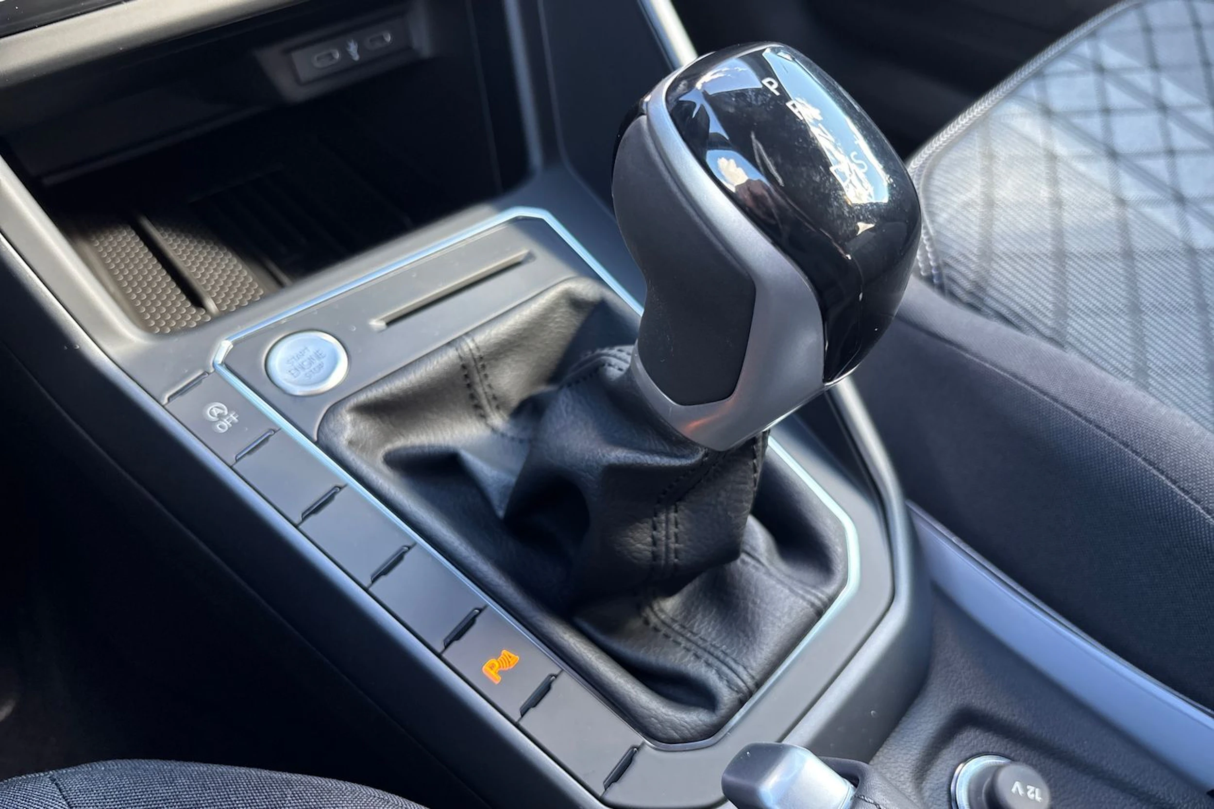 harmaa Volkswagen Taigo 2026 kuva 19.