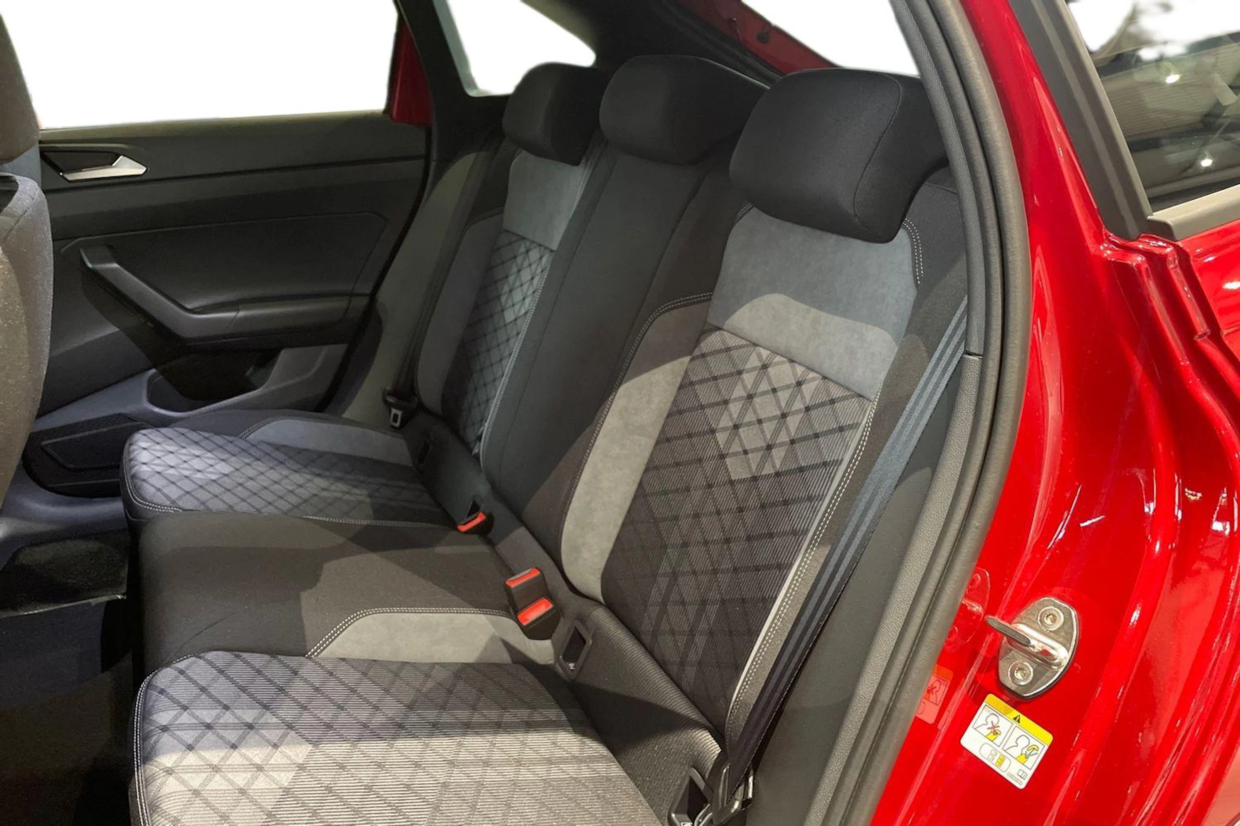punainen Volkswagen Taigo 2026 kuva 8.