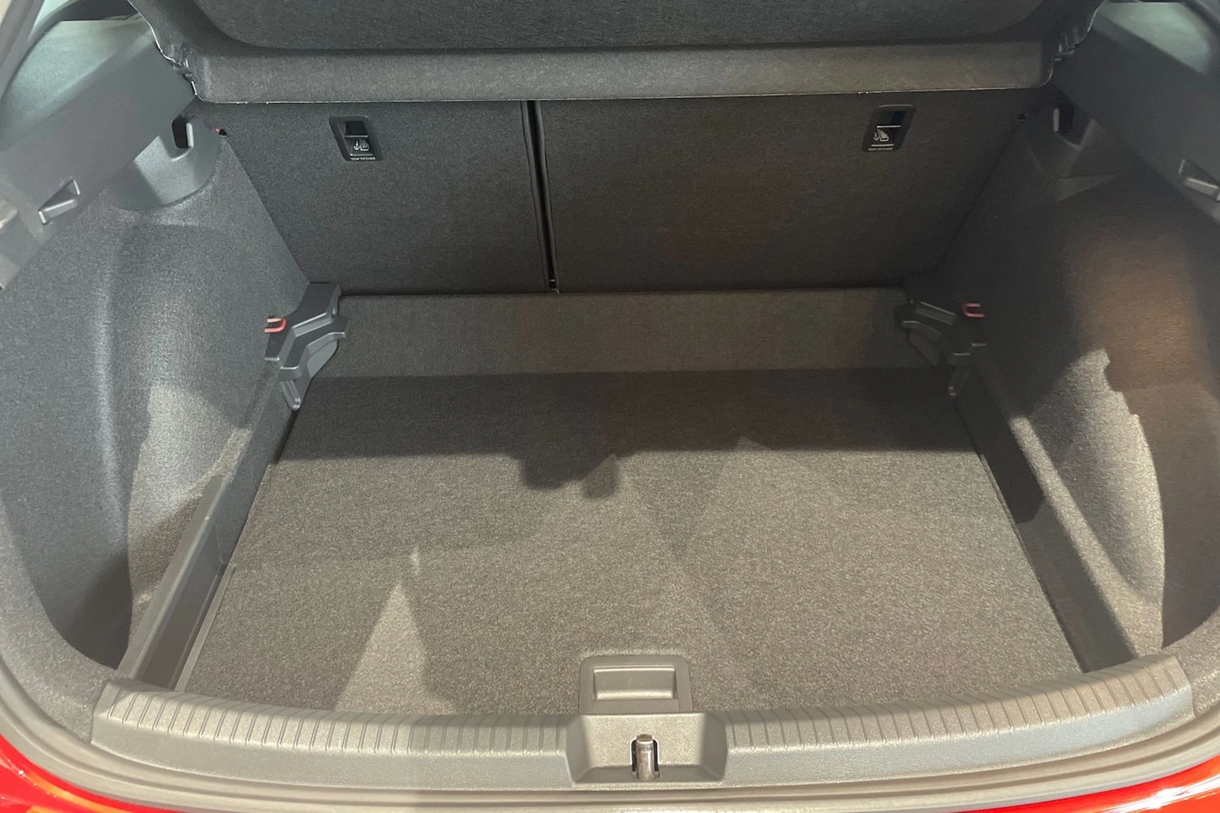 punainen Volkswagen Taigo 2026 kuva 11.