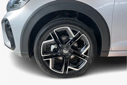 harmaa Volkswagen Taigo 2026 kuva 9.