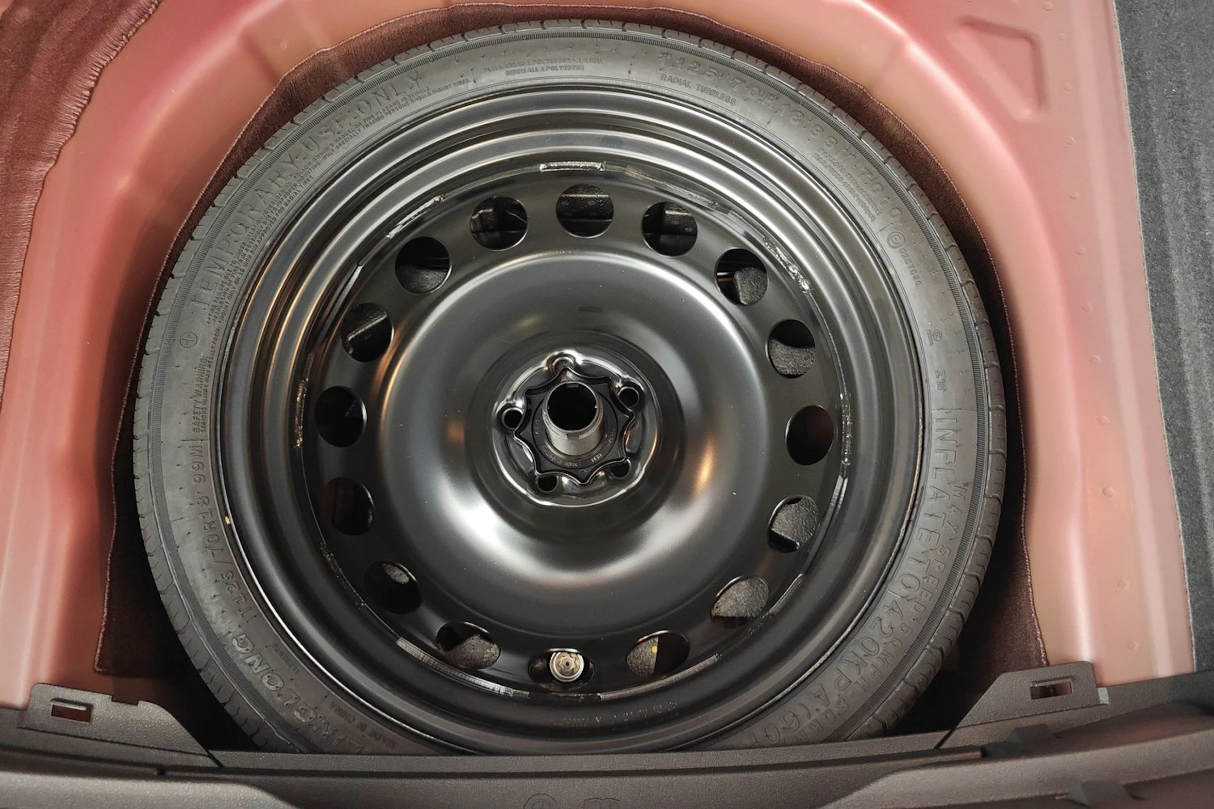 met. punainen Volkswagen Taigo 2026 kuva 13.