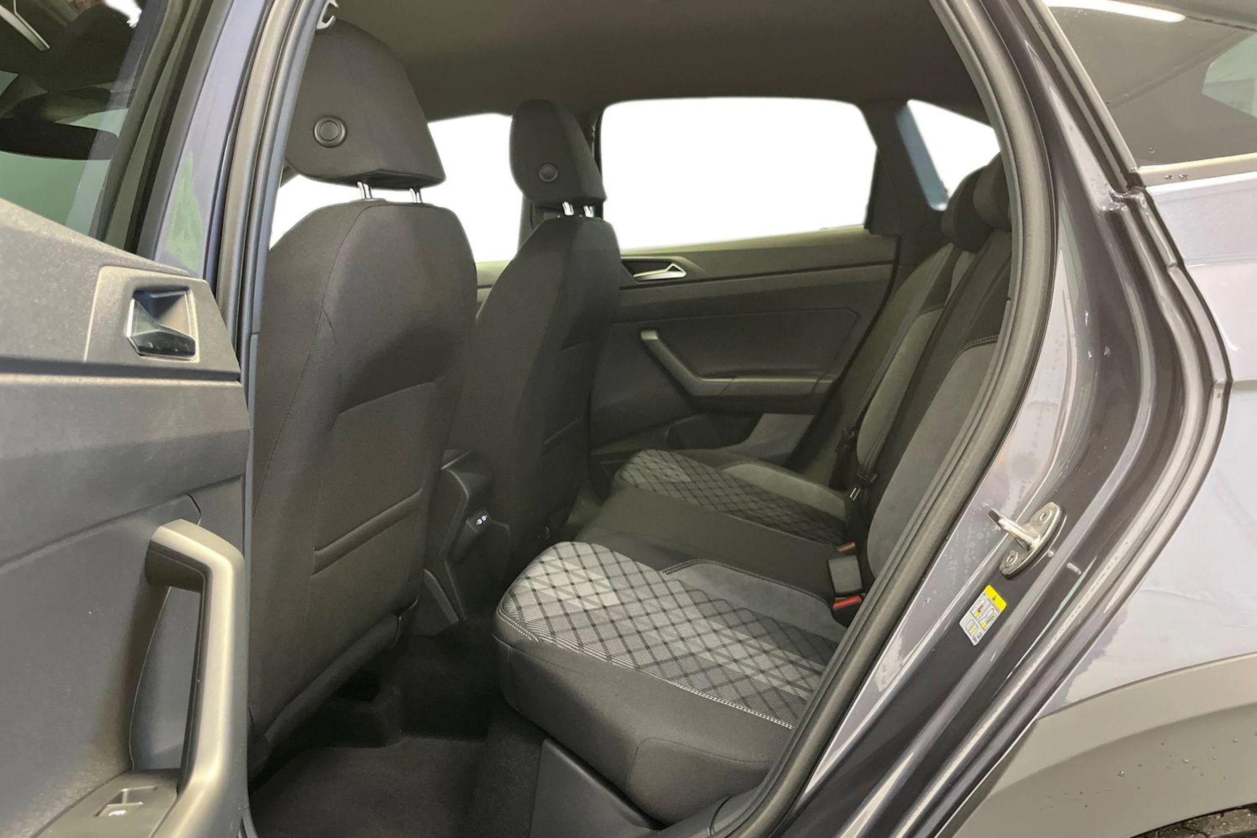 harmaa Volkswagen Taigo 2026 kuva 8.