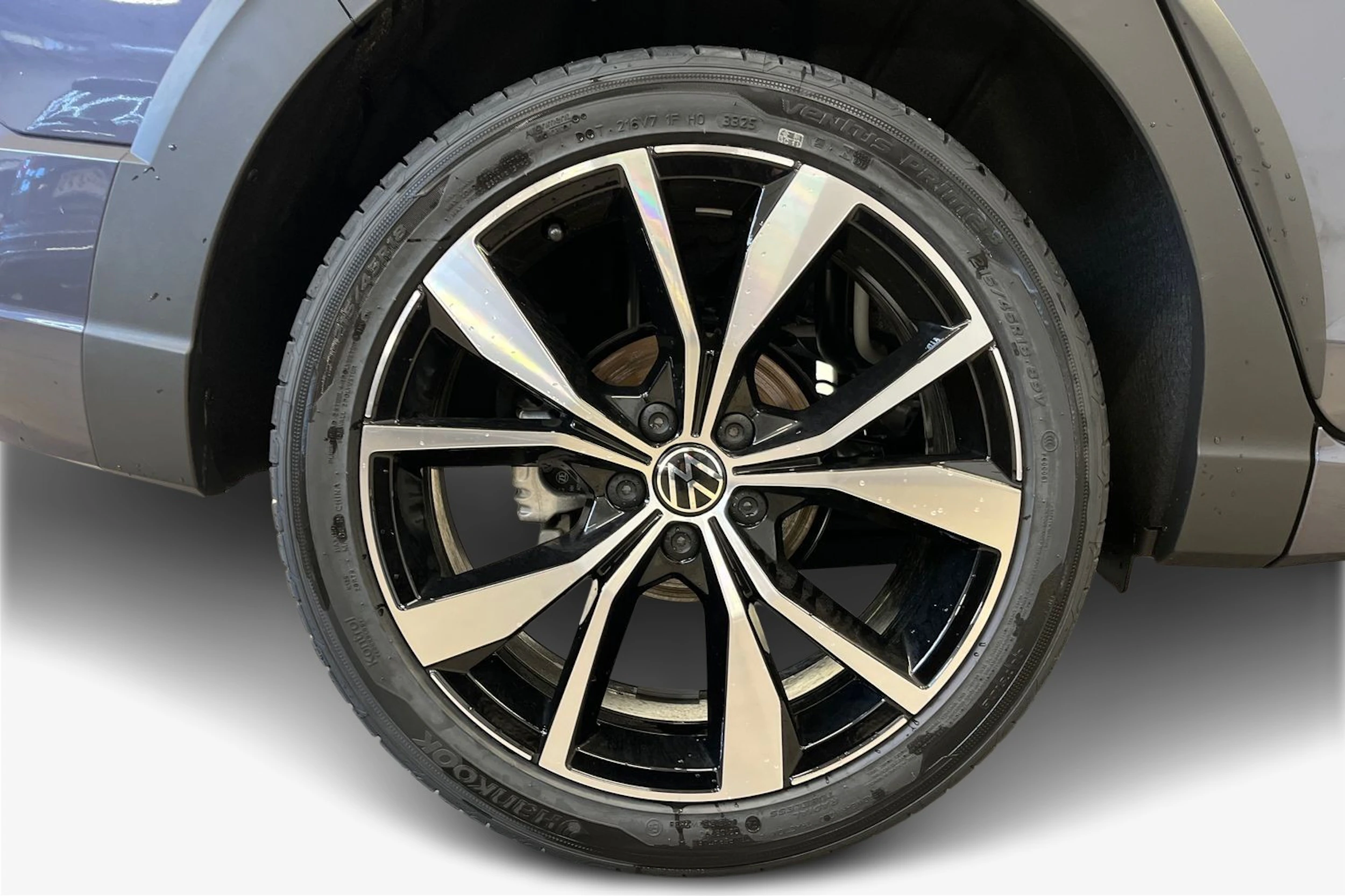 harmaa Volkswagen Taigo 2026 kuva 9.