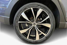 harmaa Volkswagen Taigo 2026 kuva 9.