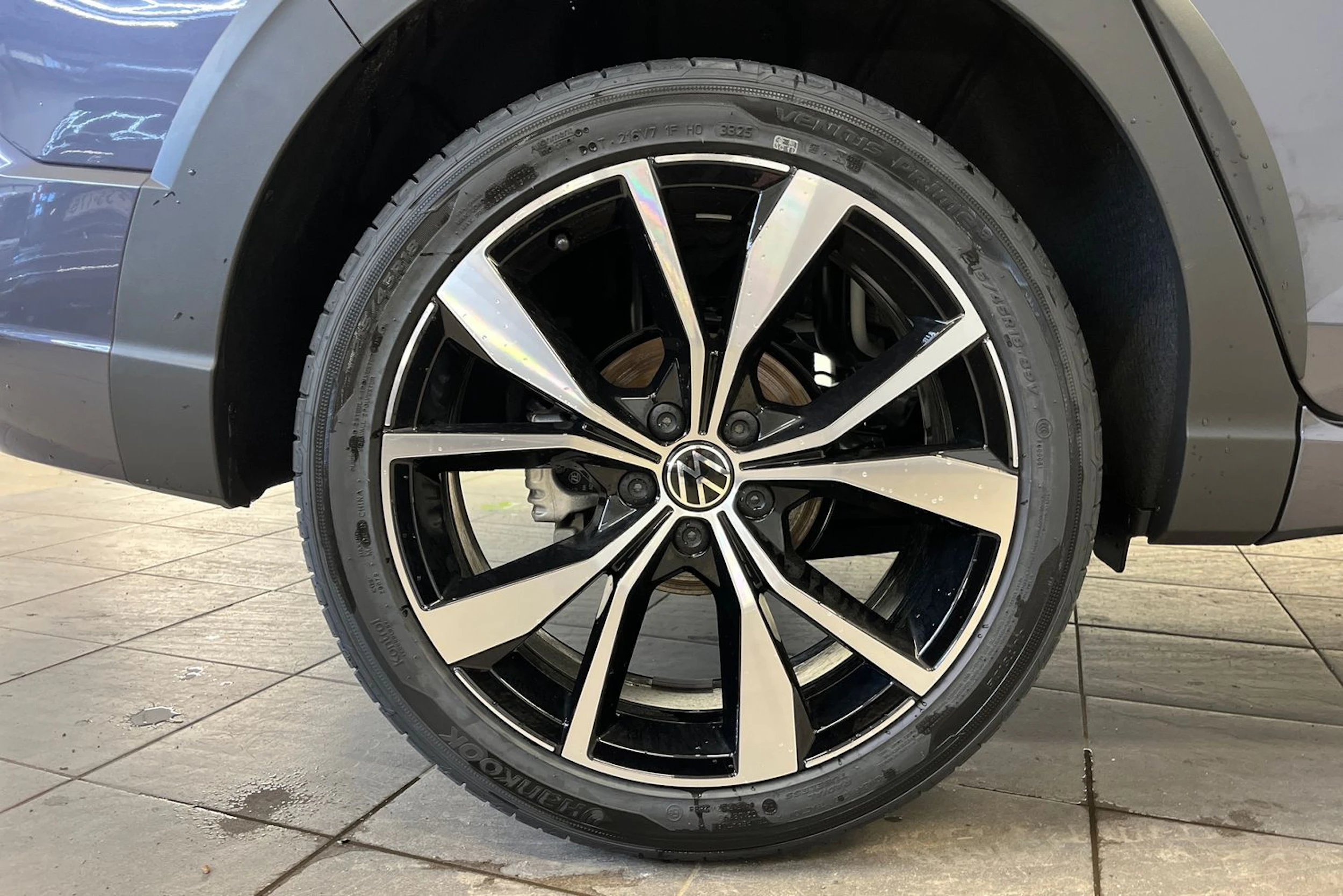 harmaa Volkswagen Taigo 2026 kuva 10.