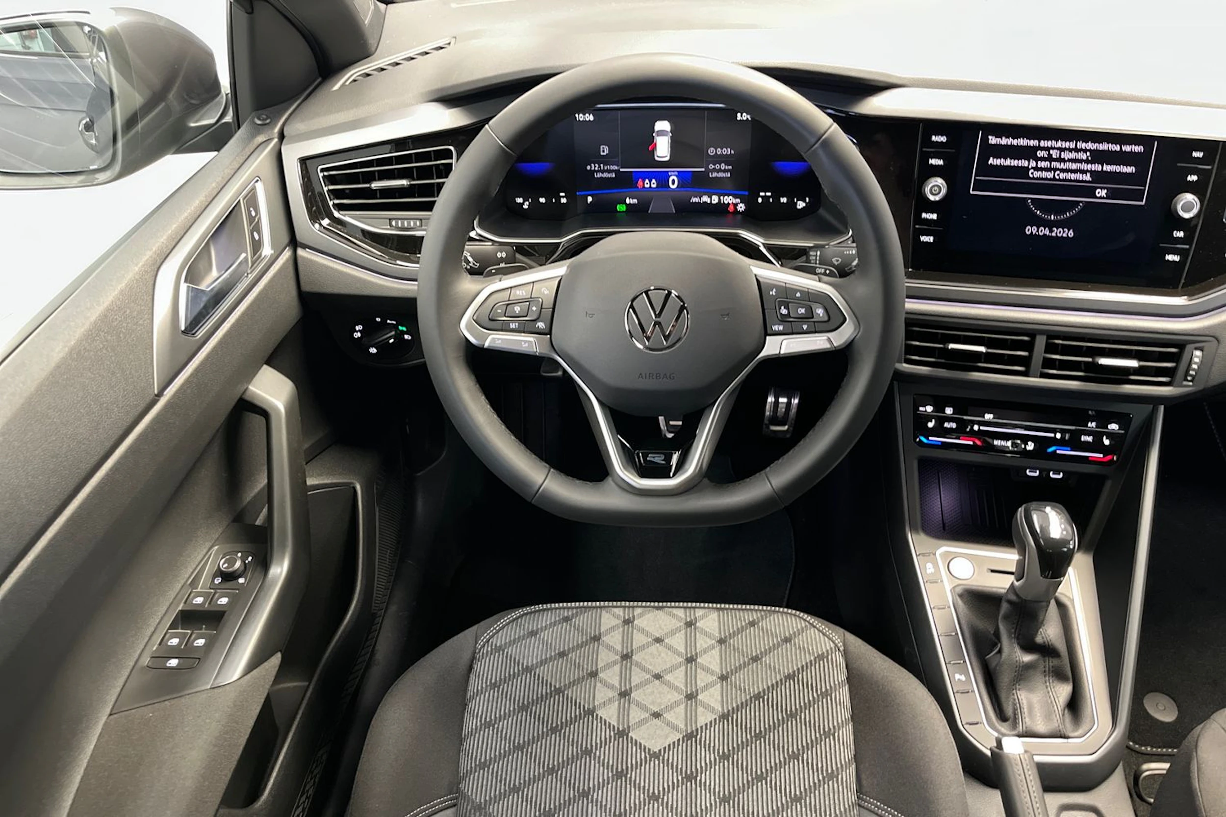 harmaa Volkswagen Taigo 2026 kuva 11.