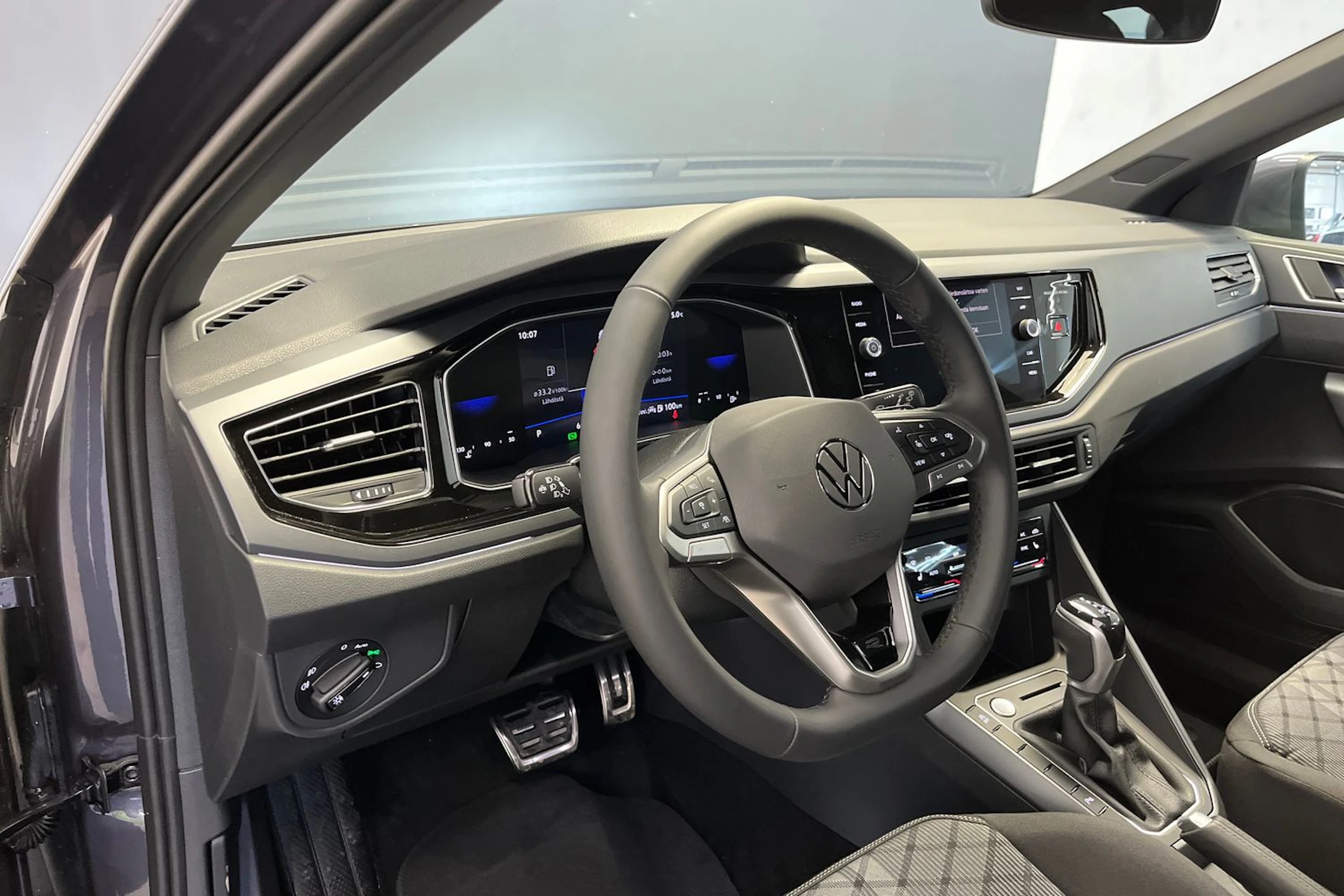 harmaa Volkswagen Taigo 2026 kuva 12.