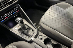 harmaa Volkswagen Taigo 2026 kuva 15.