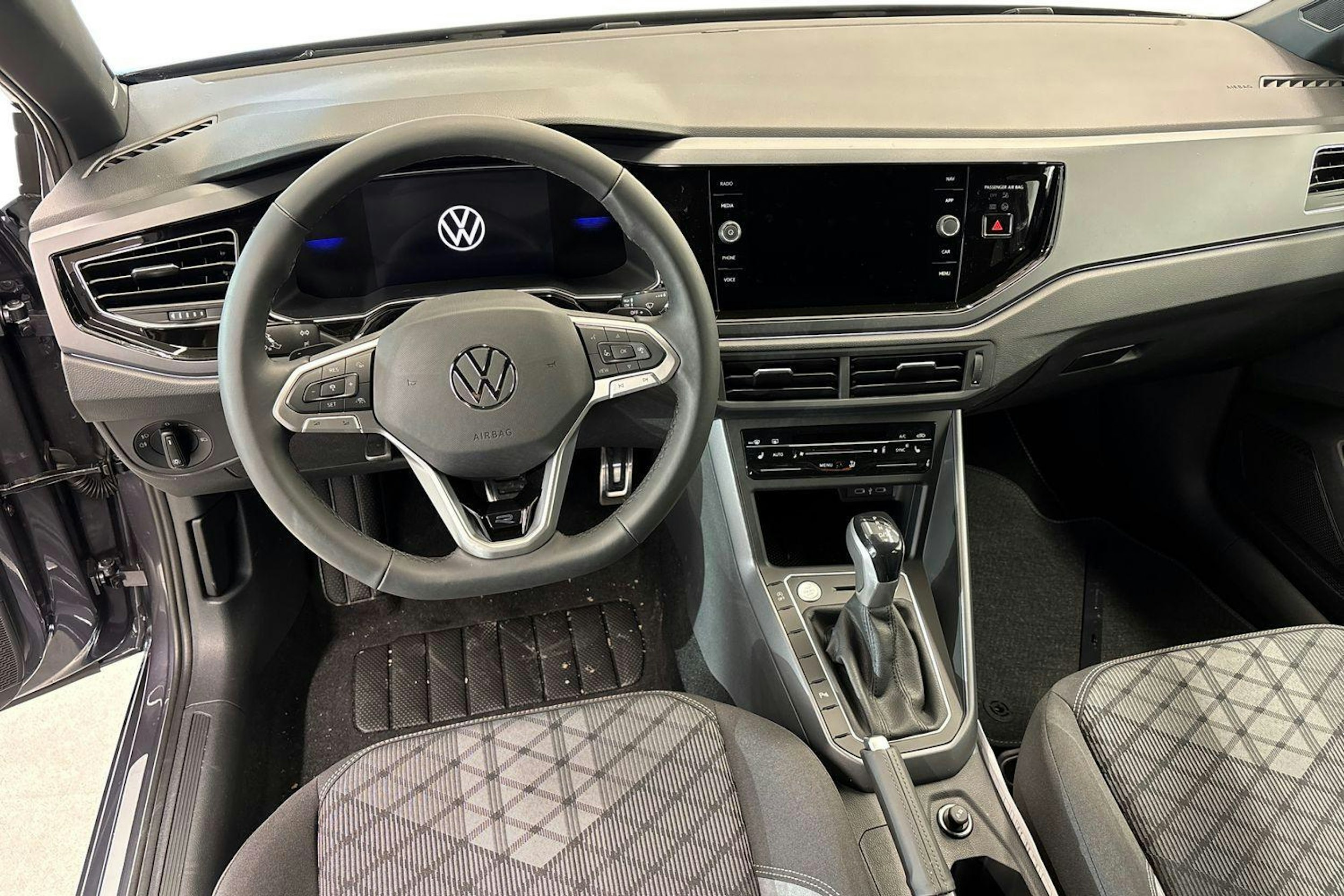 met. harmaa Volkswagen Taigo 2026 kuva 7.