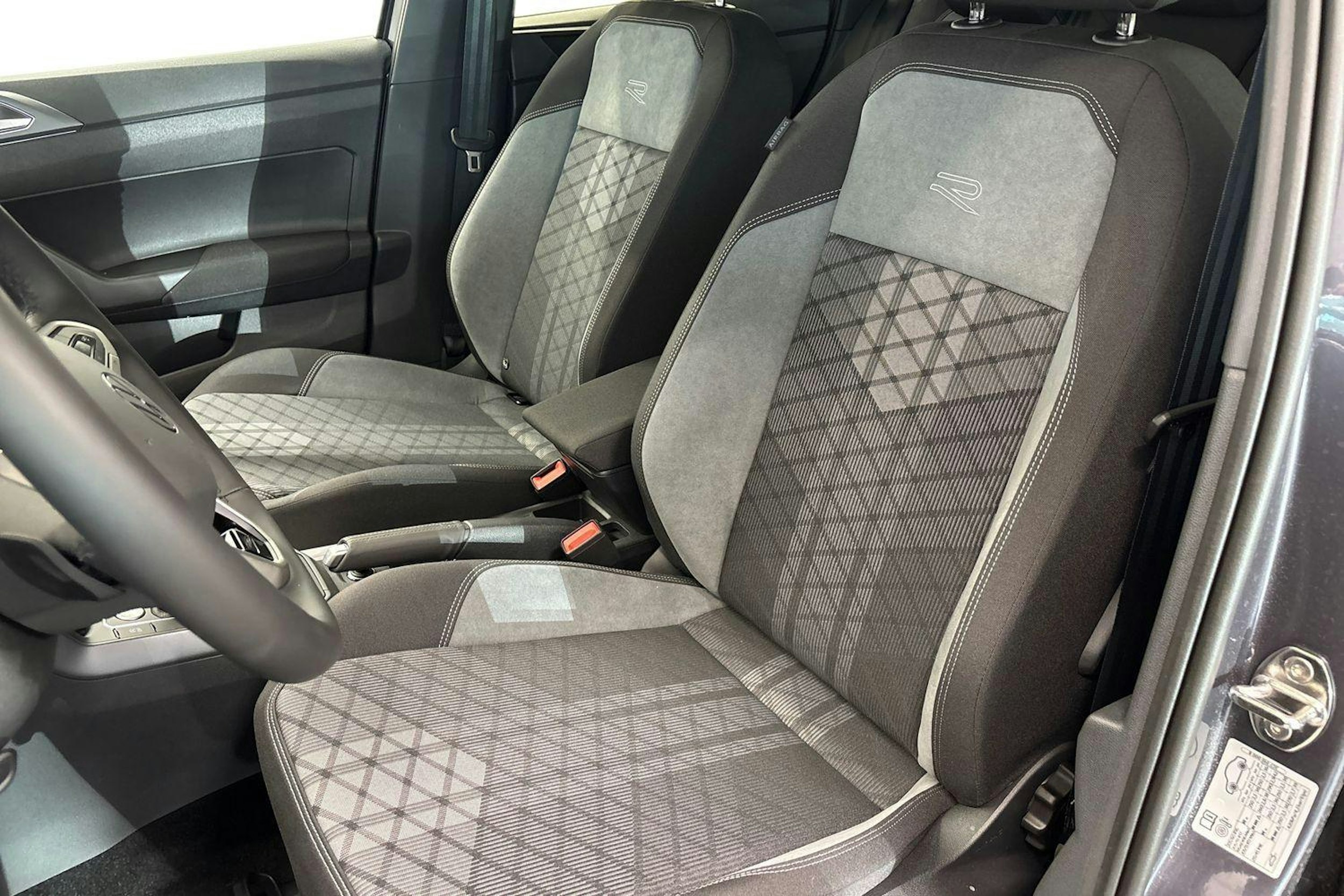 met. harmaa Volkswagen Taigo 2026 kuva 8.