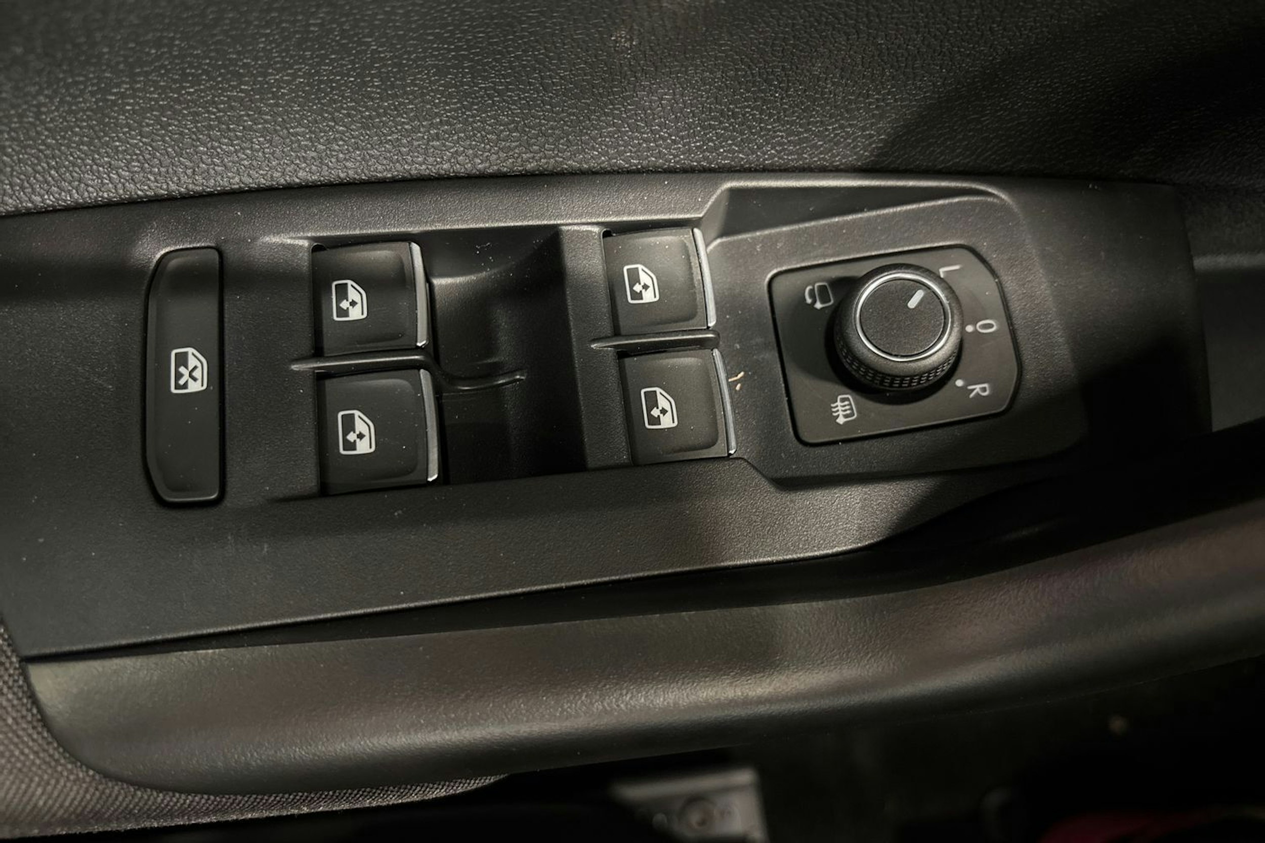 met. harmaa Volkswagen Taigo 2026 kuva 15.