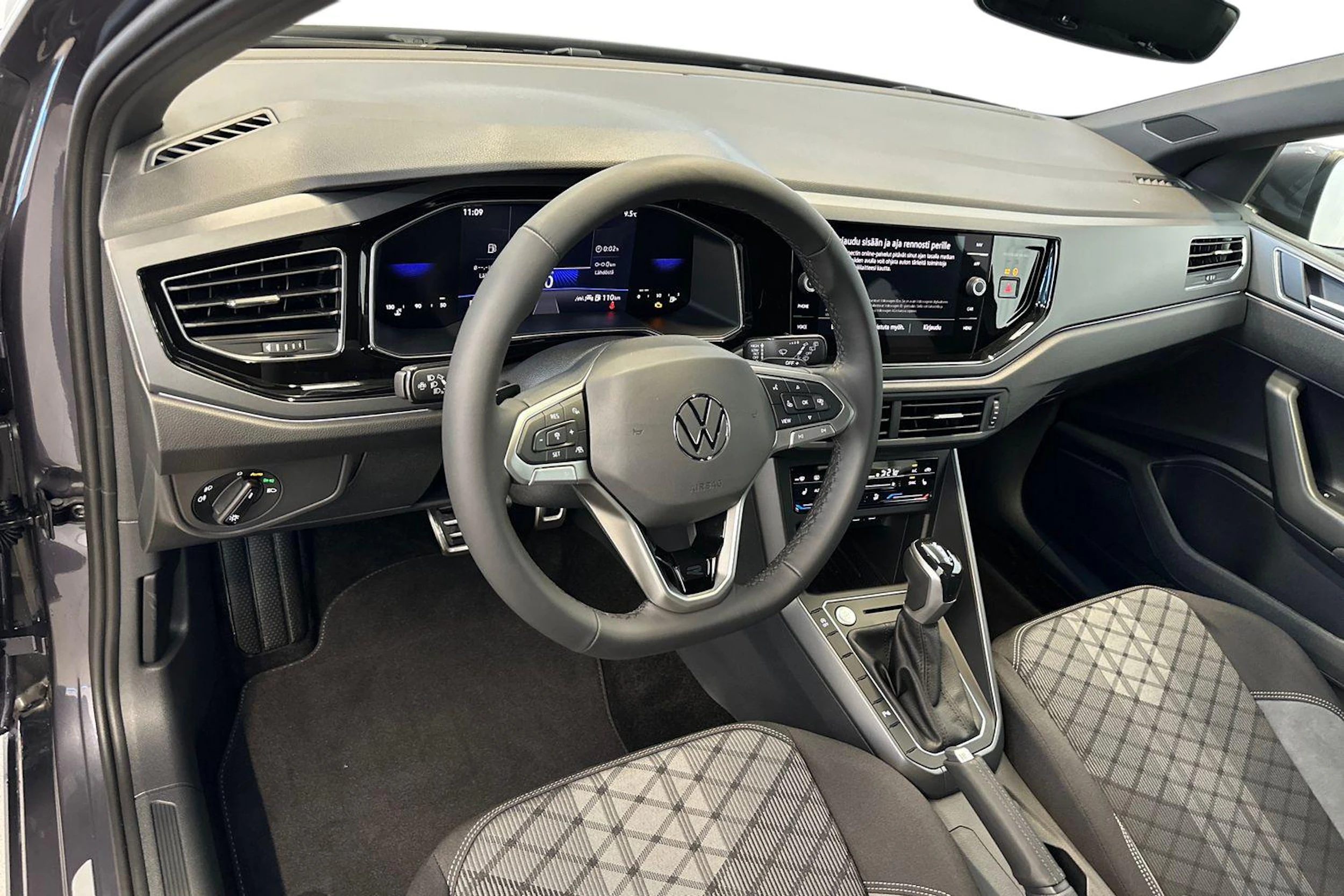harmaa Volkswagen Taigo 2026 kuva 6.