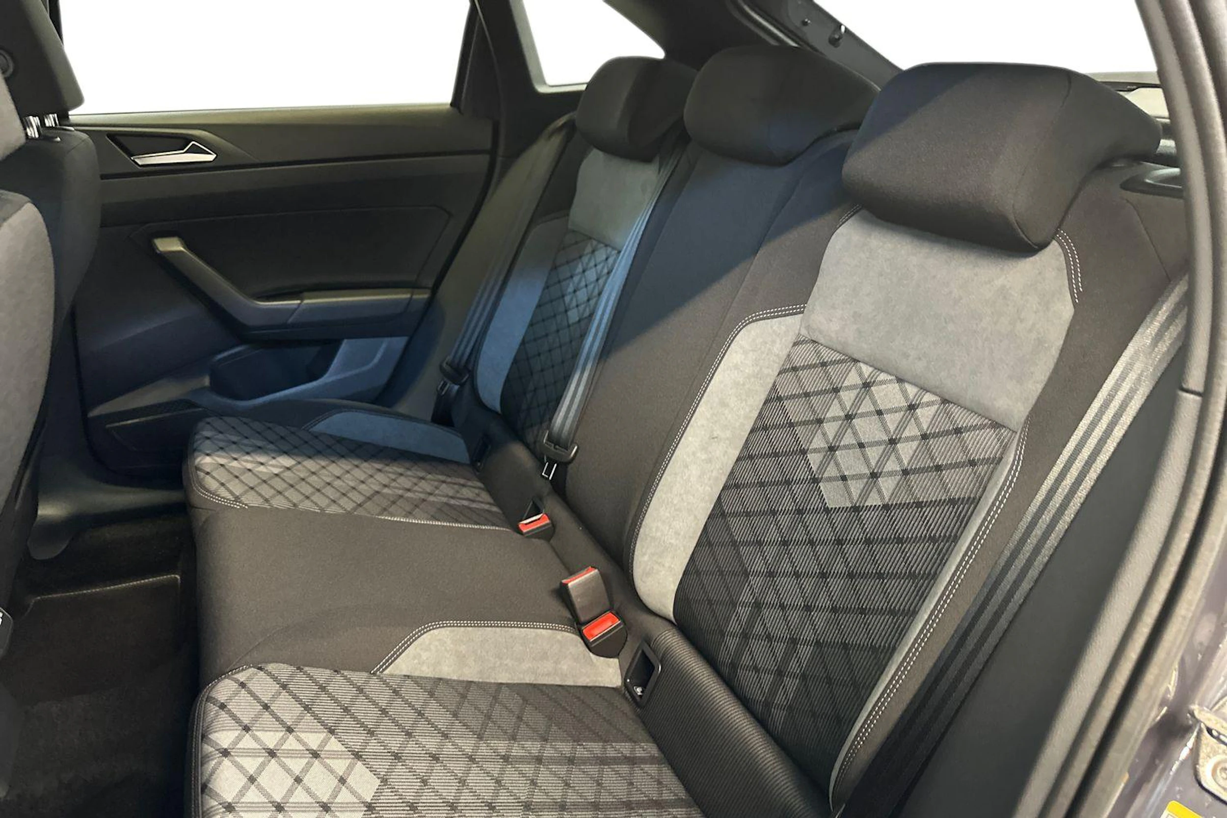 harmaa Volkswagen Taigo 2026 kuva 8.