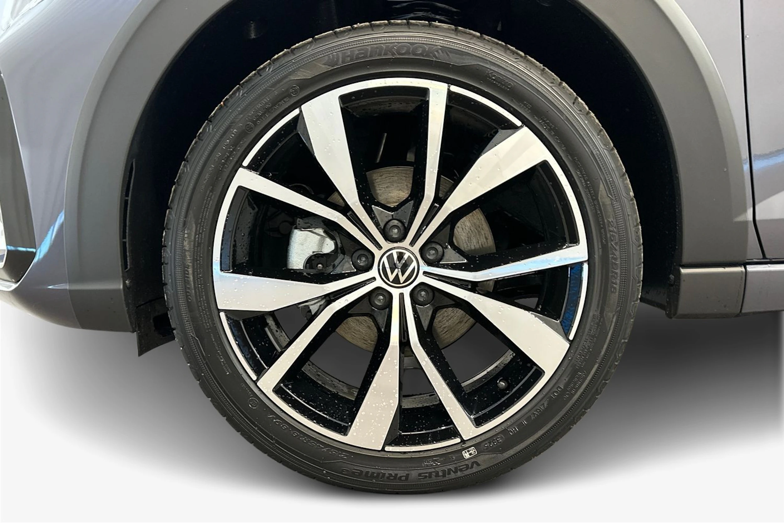 harmaa Volkswagen Taigo 2026 kuva 9.