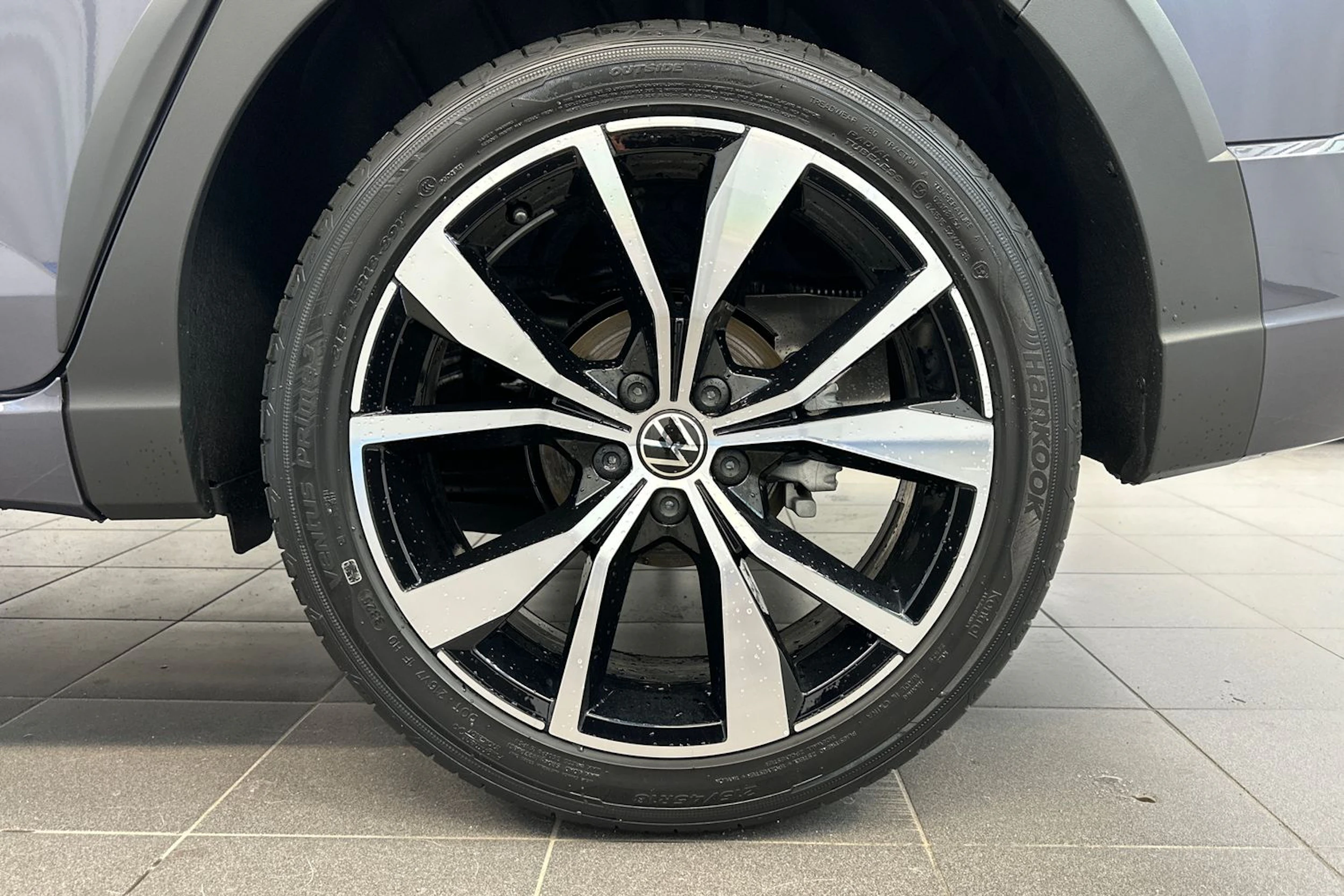 harmaa Volkswagen Taigo 2026 kuva 10.