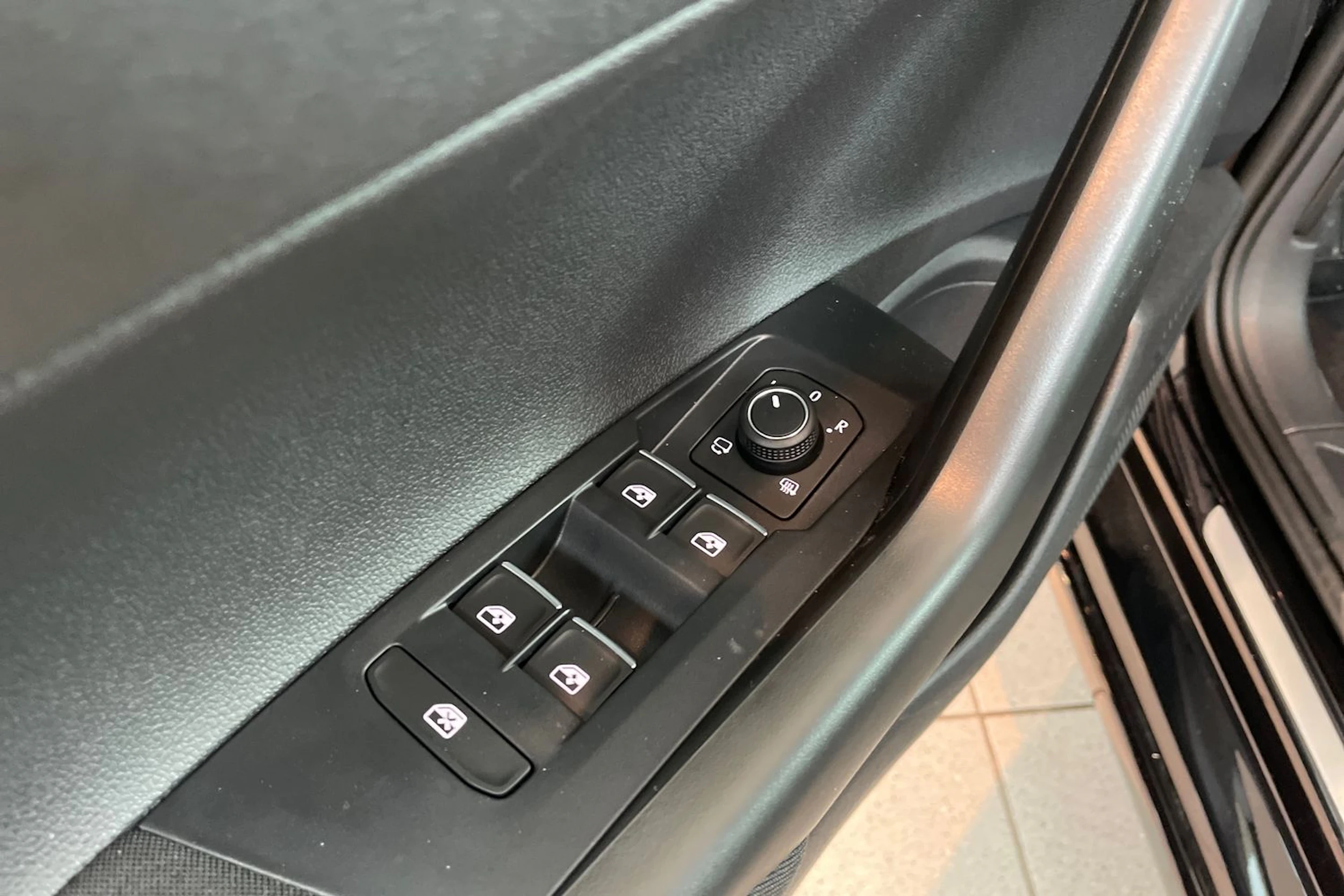 musta Volkswagen Taigo 2026 kuva 11.