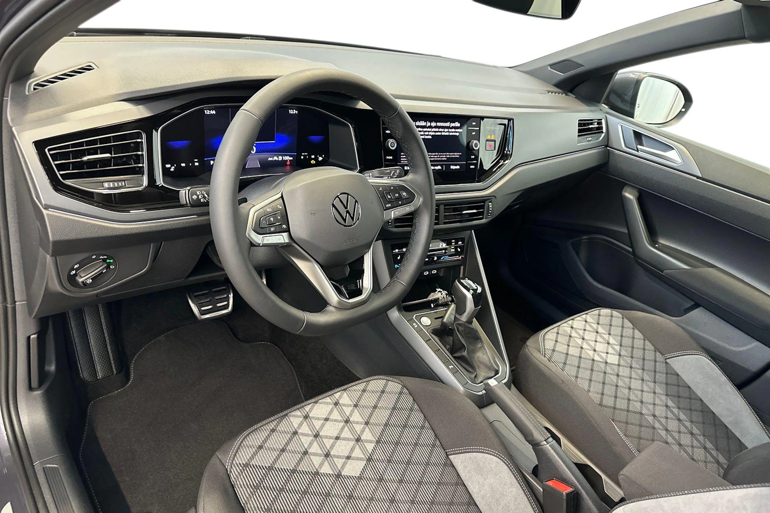 harmaa Volkswagen Taigo 2026 kuva 6.