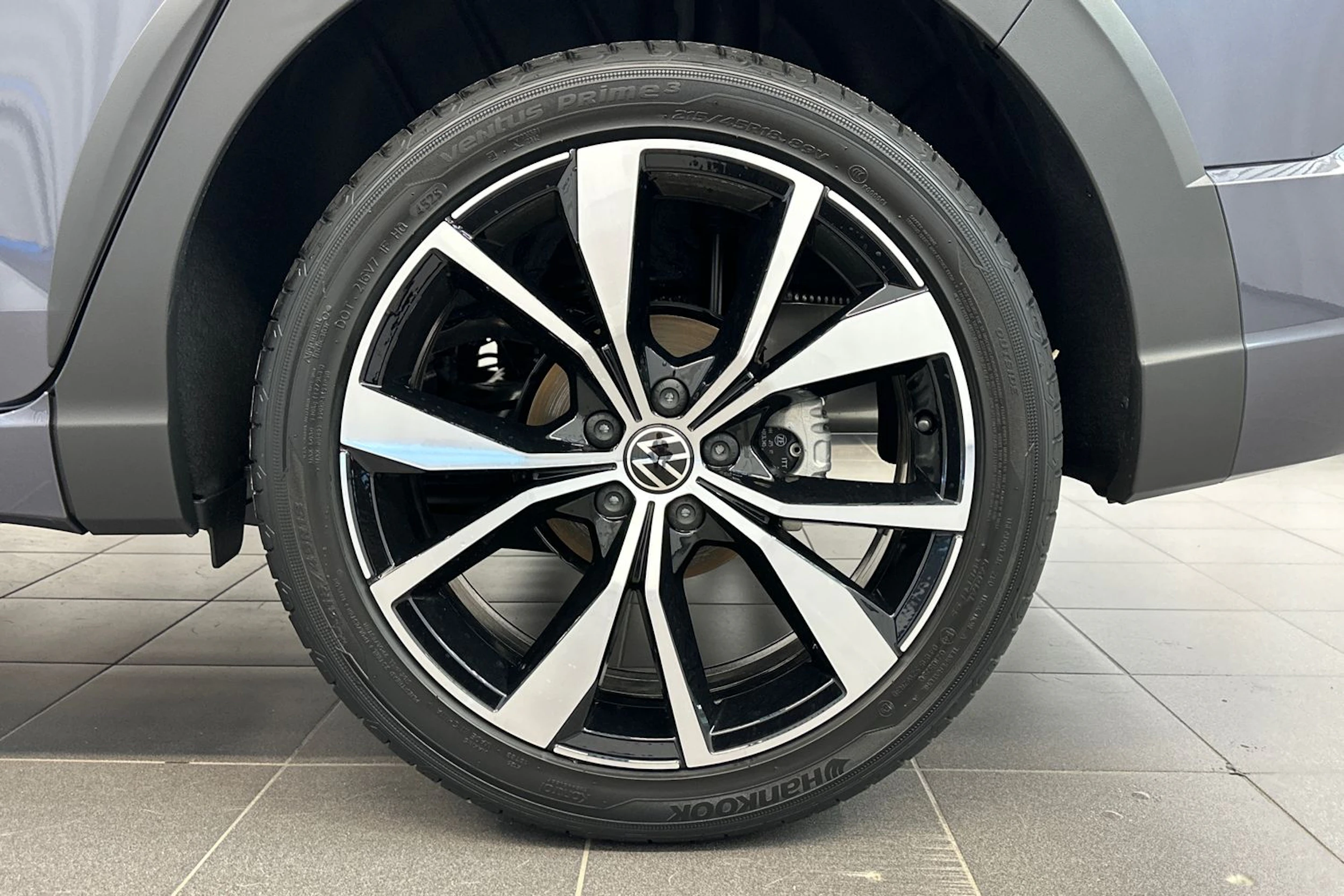 harmaa Volkswagen Taigo 2026 kuva 10.