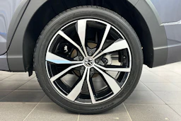 harmaa Volkswagen Taigo 2026 kuva 10.