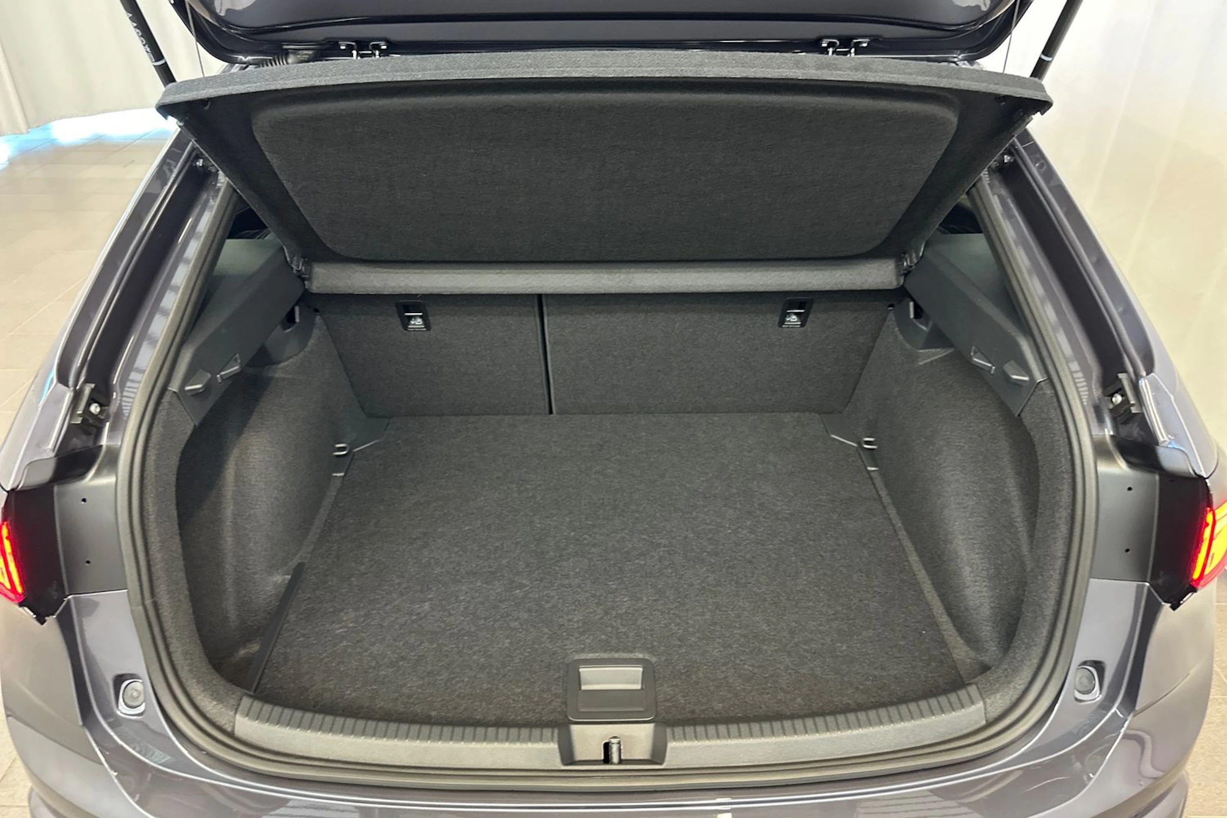 harmaa Volkswagen Taigo 2026 kuva 11.