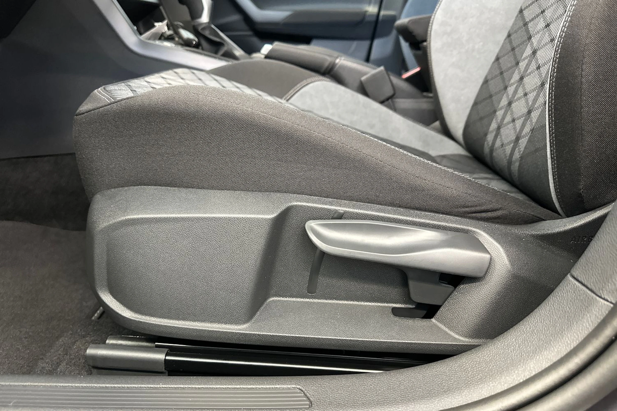 harmaa Volkswagen Taigo 2026 kuva 14.